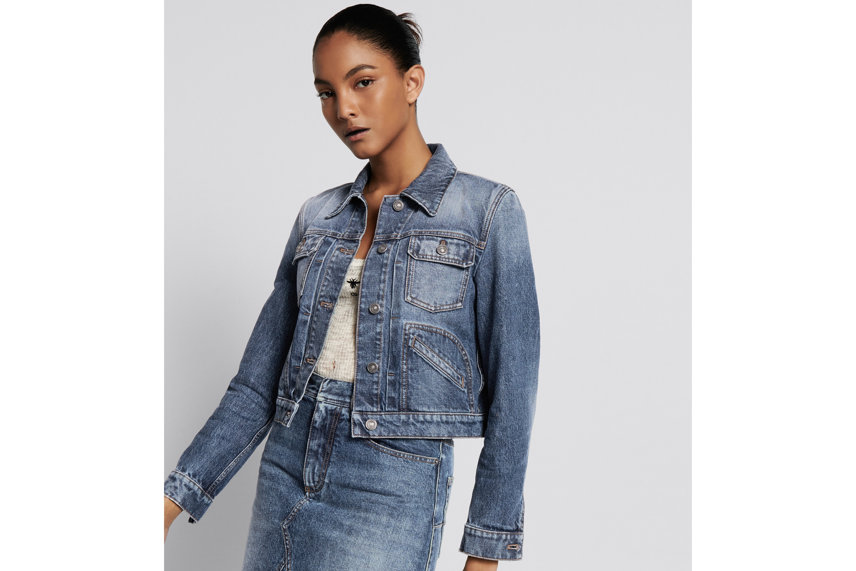 look_image_alt_prefix 크롭 재킷 블루 스톤워싱 코튼 데님 E05