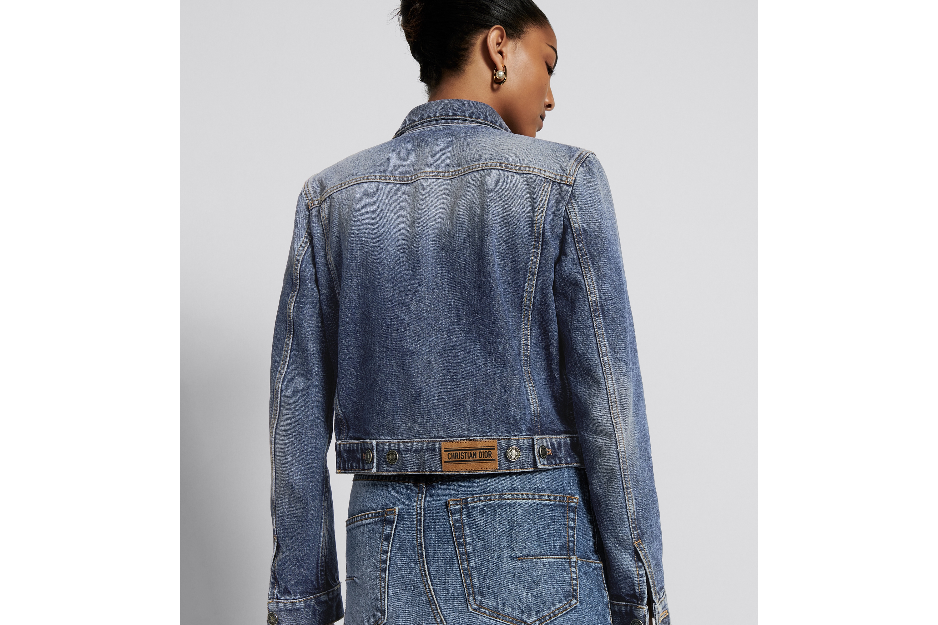 look_image_alt_prefix 크롭 재킷 블루 스톤워싱 코튼 데님 E06