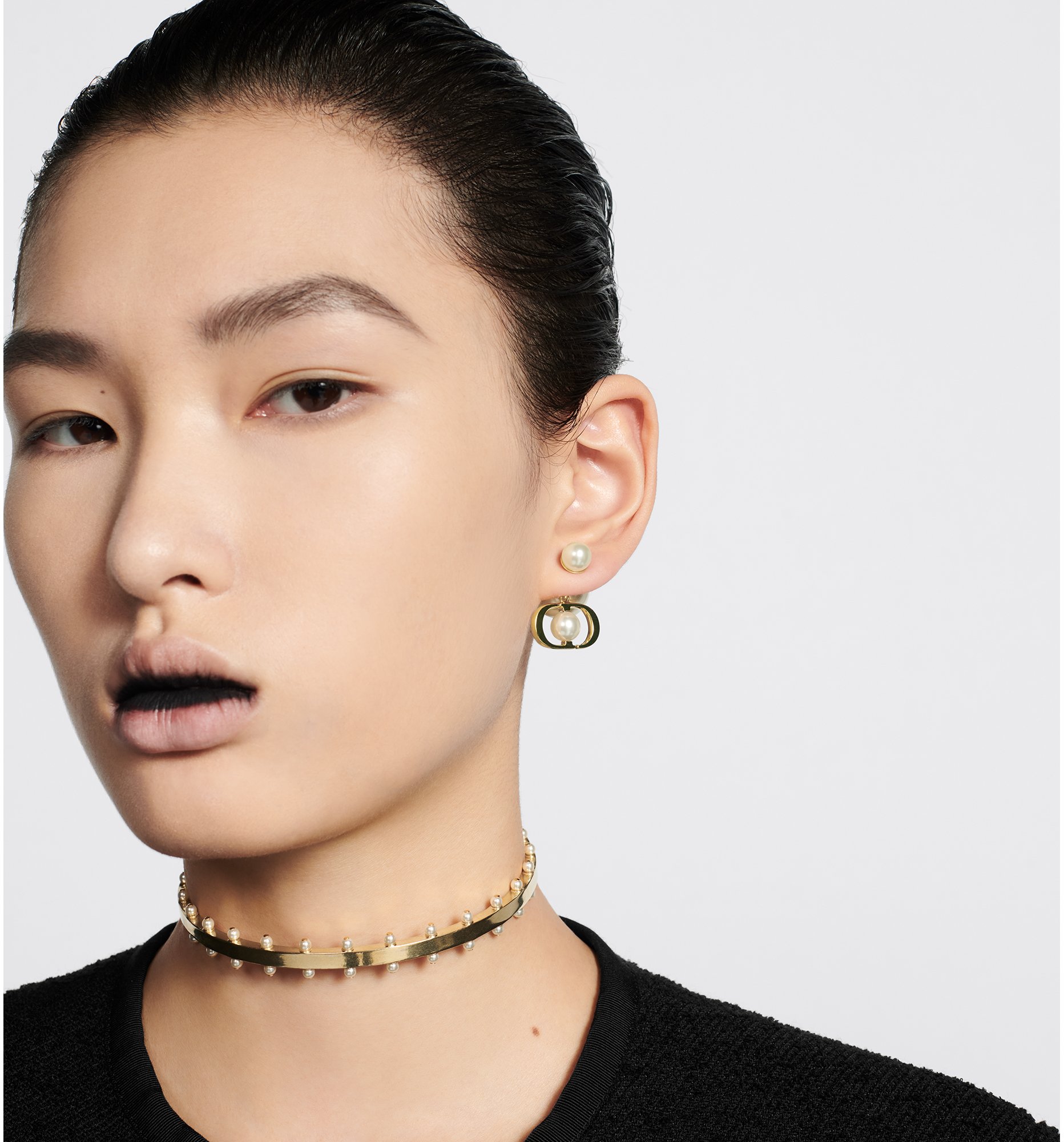 aria_look Dior Tribales Earrings Back view