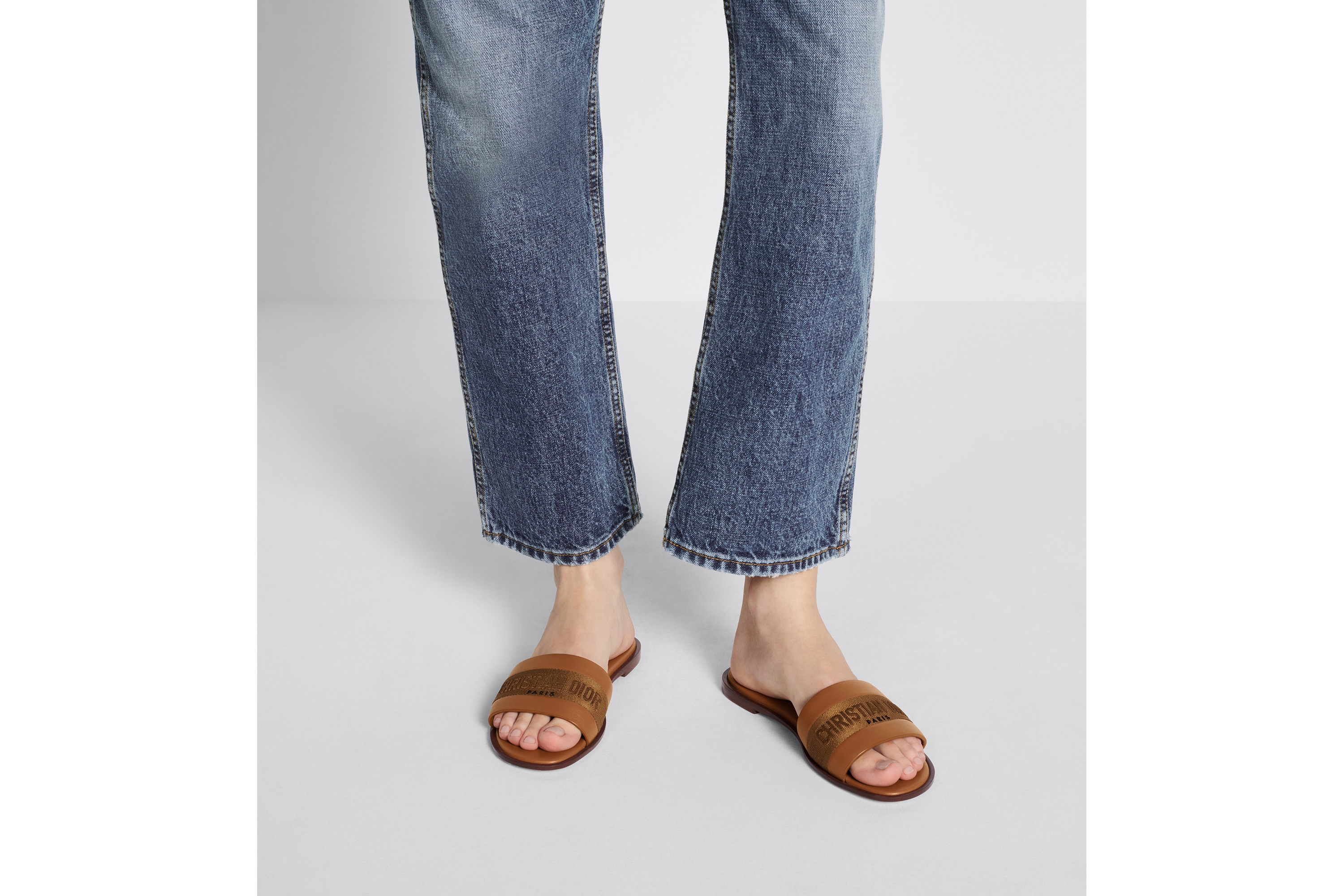 Mule Dway Piel de becerro y algodón bordado cámel E14