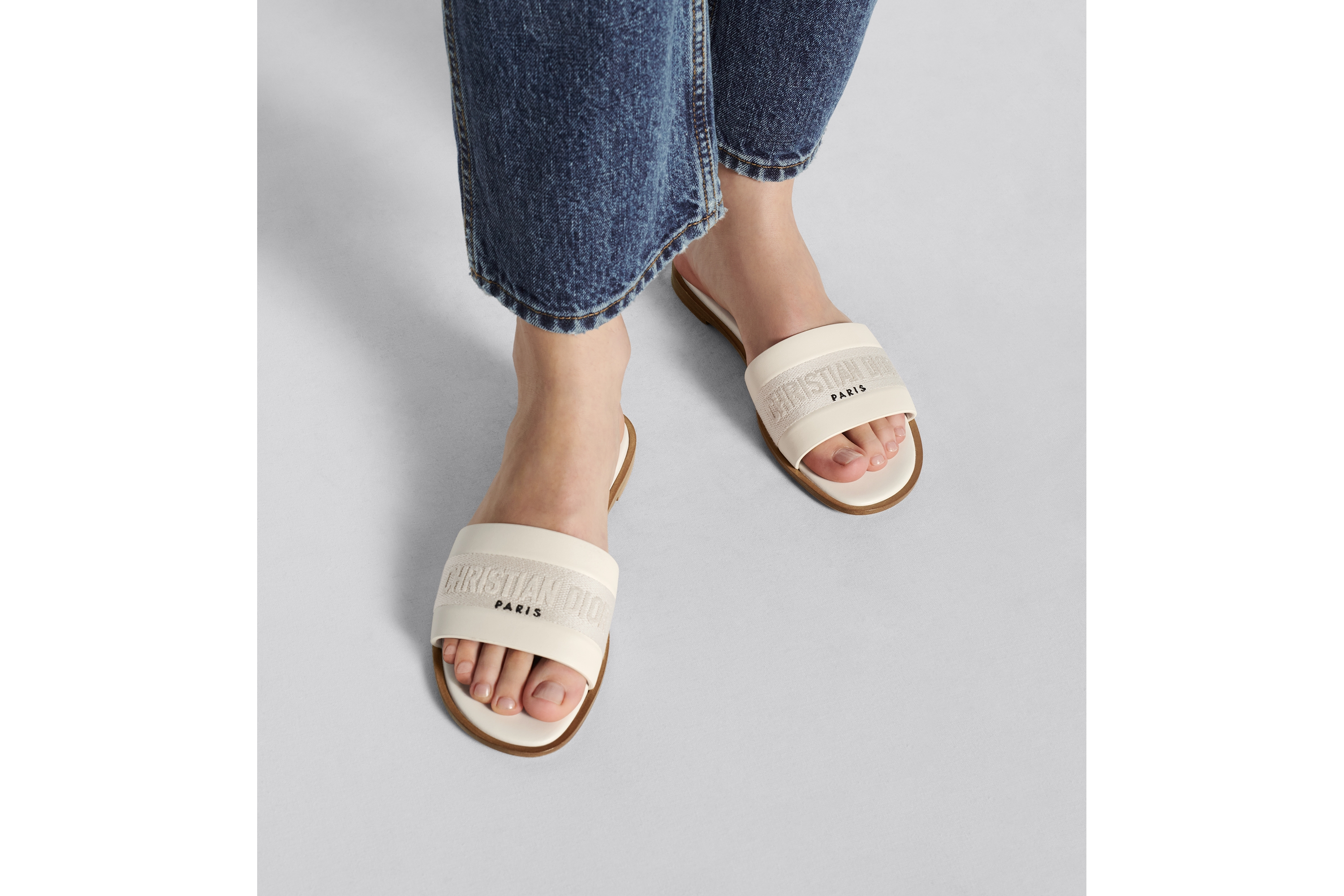 Look Dway Slide White Calfskin and Embroidered Cotton E15