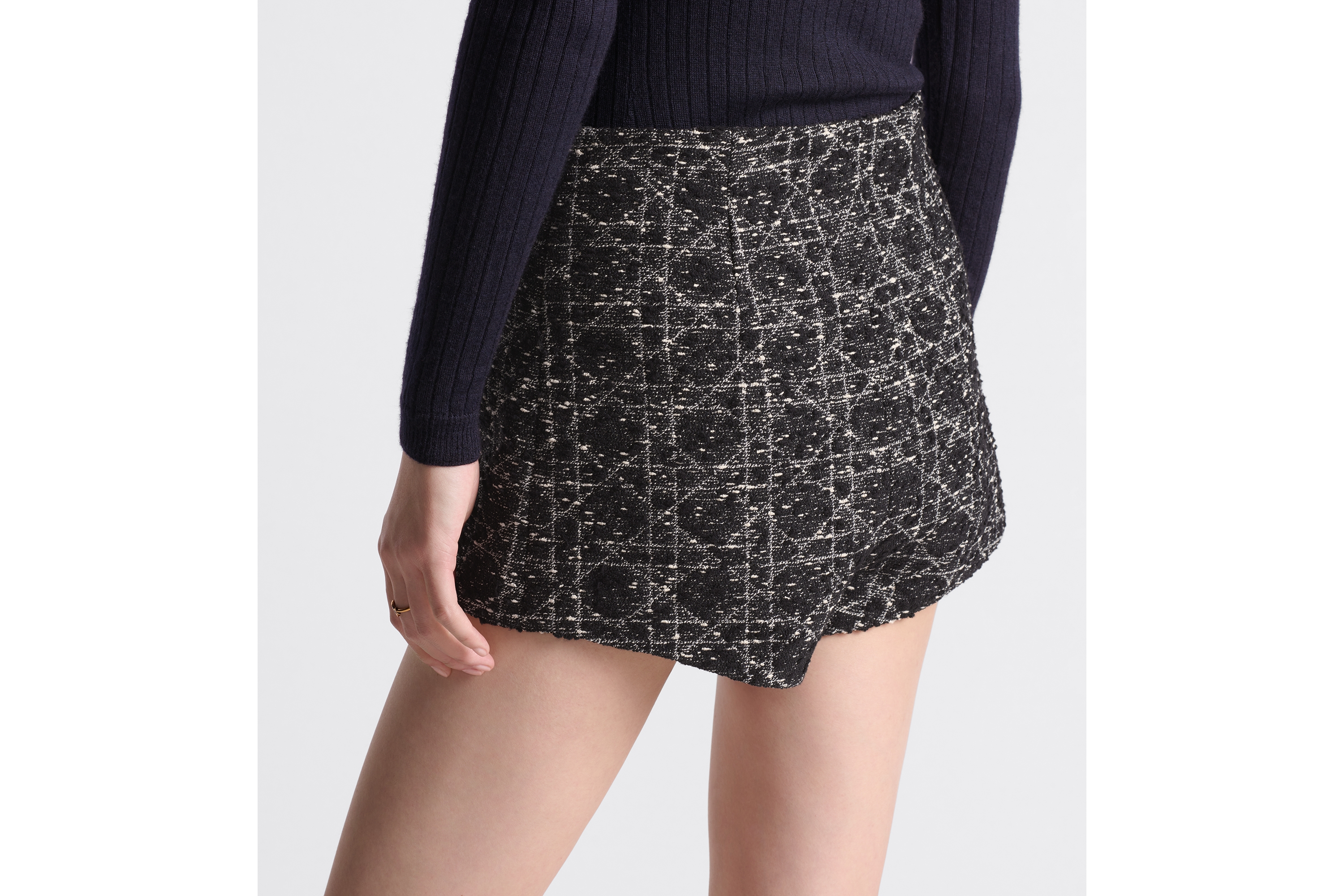 look_image_alt_prefix Macrocannage Shorts Tweed aus Baumwollmischung in Schwarz und Weiß E16