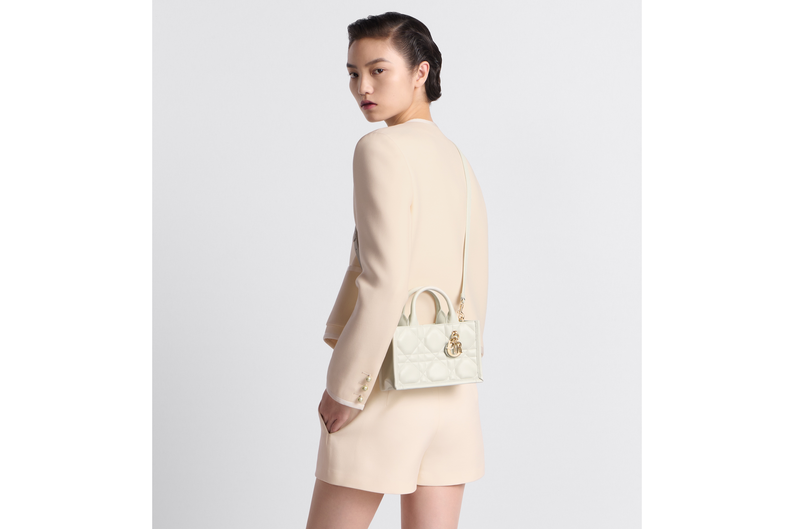 Look Mini Dior Book Tote Latte Macrocannage Calfskin (21.5 x 13 x 7.5 cm) E06