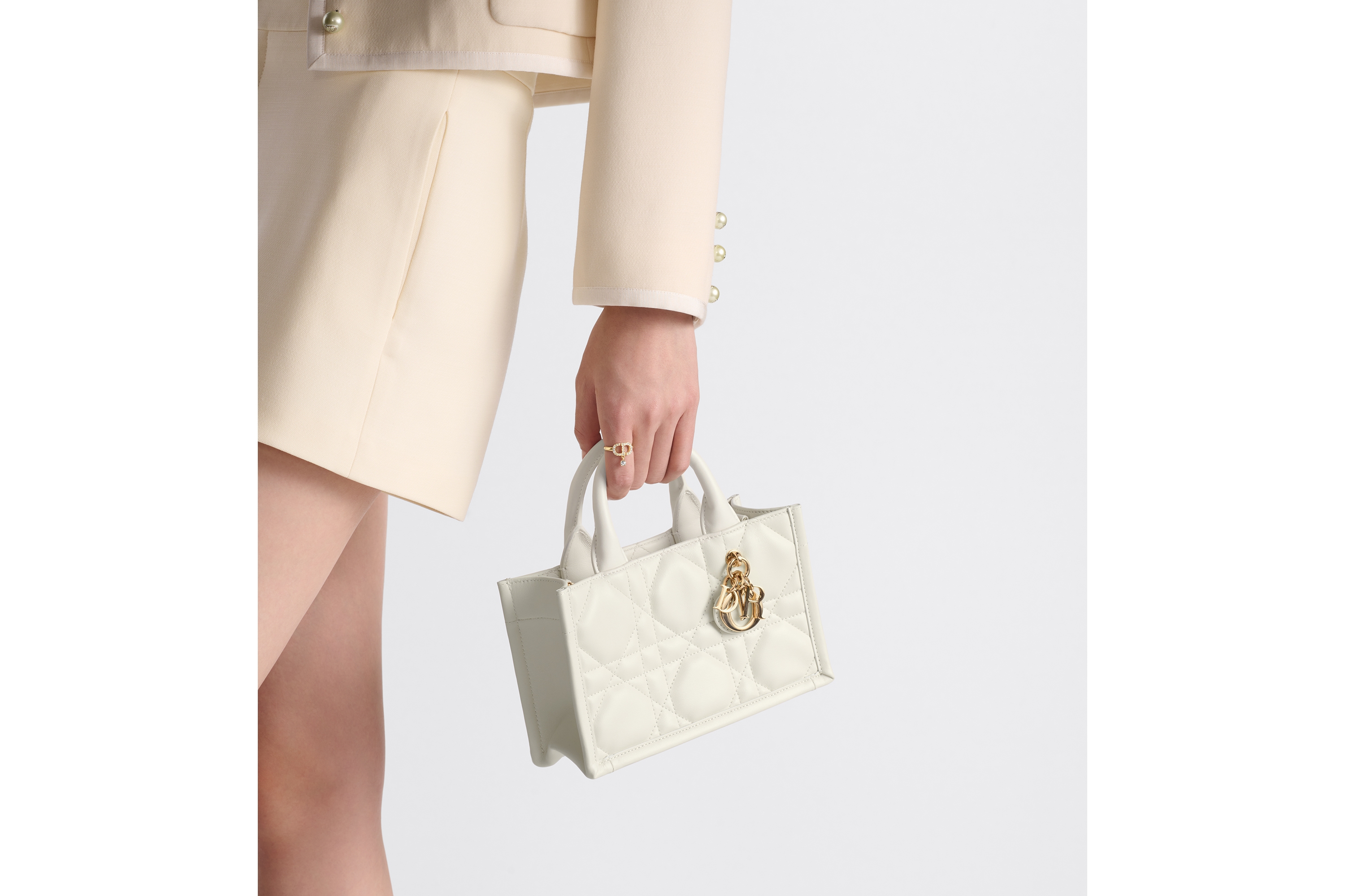 Look Mini Dior Book Tote Latte Macrocannage Calfskin (21.5 x 13 x 7.5 cm) E11