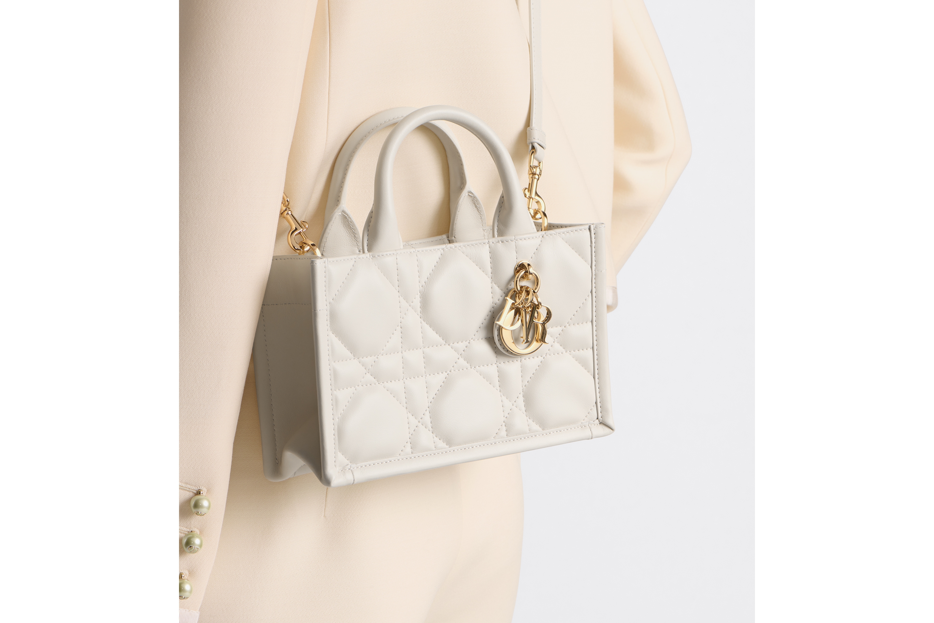 Look Mini Dior Book Tote Latte Macrocannage Calfskin (21.5 x 13 x 7.5 cm) E17