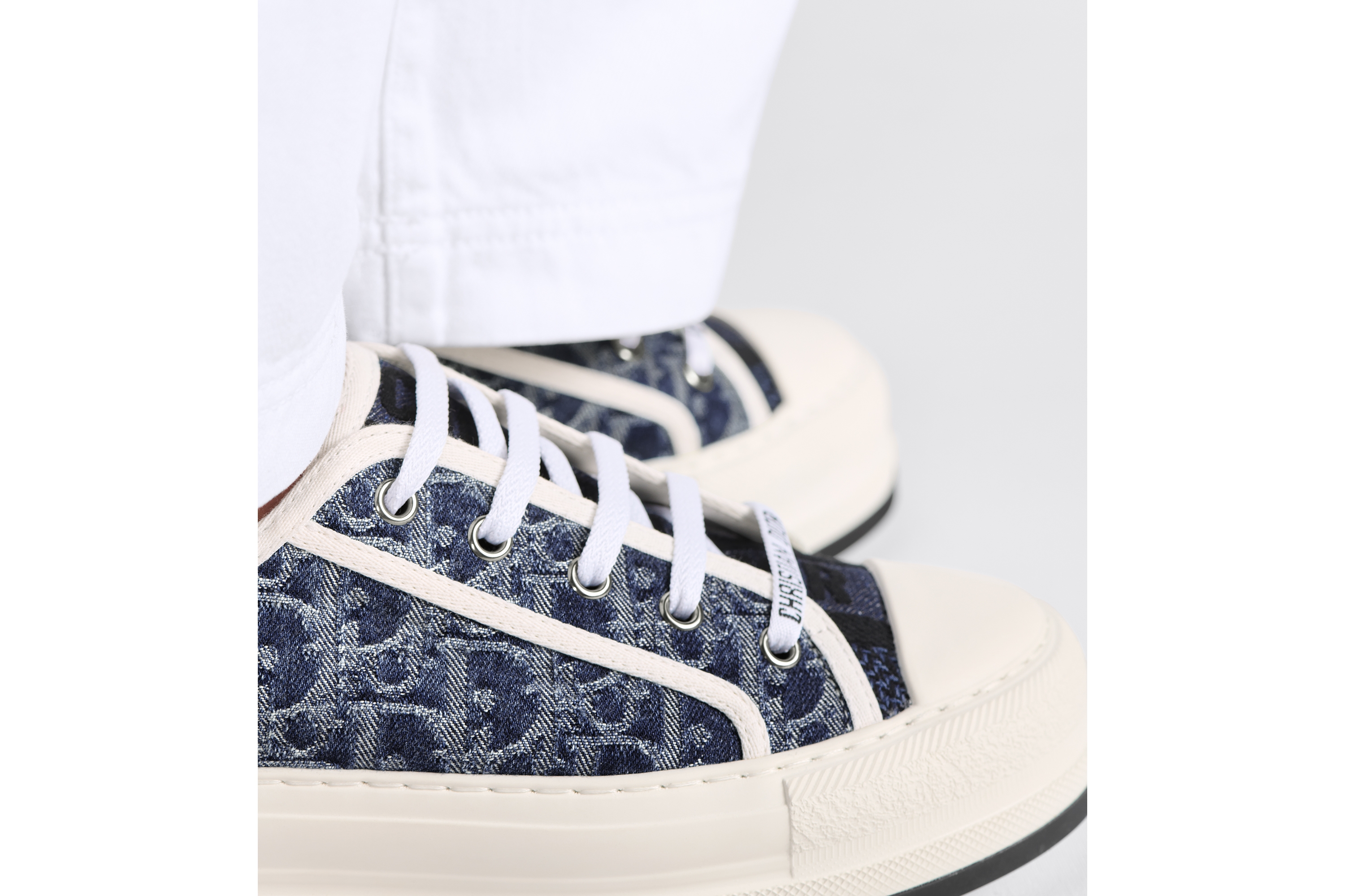 look_image_alt_prefix Sneaker plataforma Walk'n'Dior Denim de algodão azul com efeito délavé bordado com motivo Dior Oblique E15