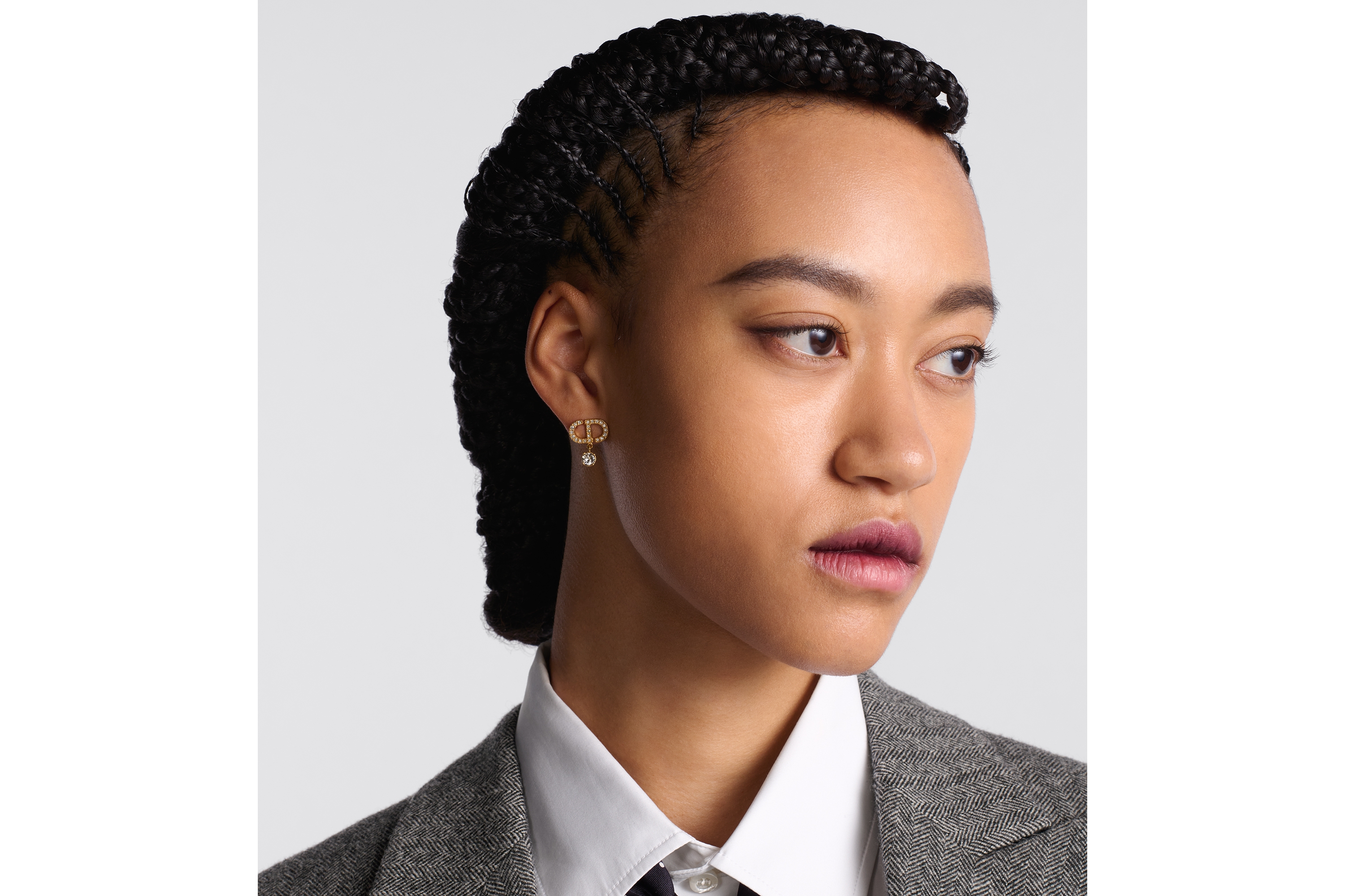 look_image_alt_prefix Petit CD Ohrringe Metall mit Gold-Finish und funkelnde Kristalle E08