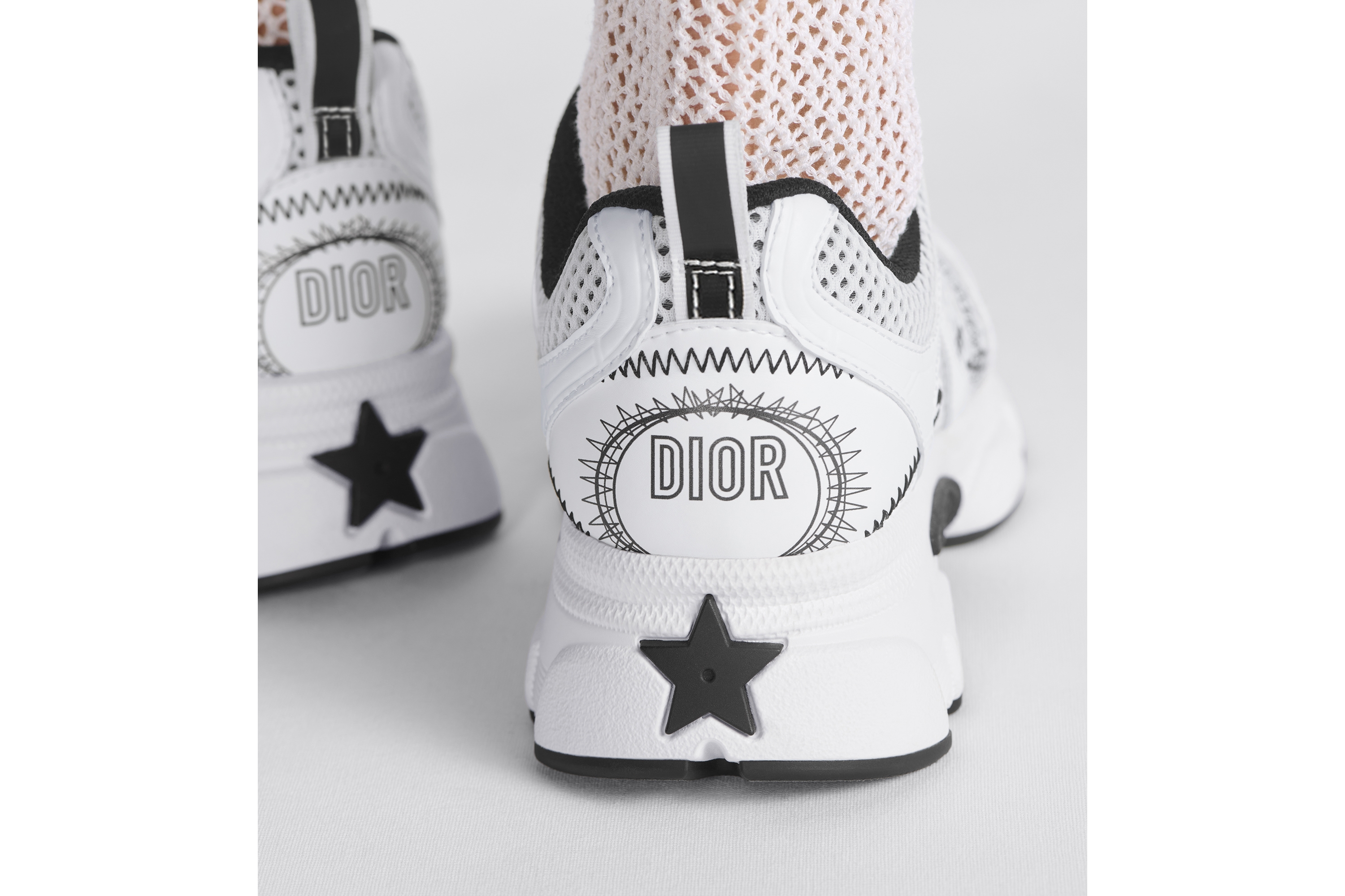 look_image_alt_prefix Sneaker Dior Chrono Tela com inserções brancas e pretas com efeito de couro E17