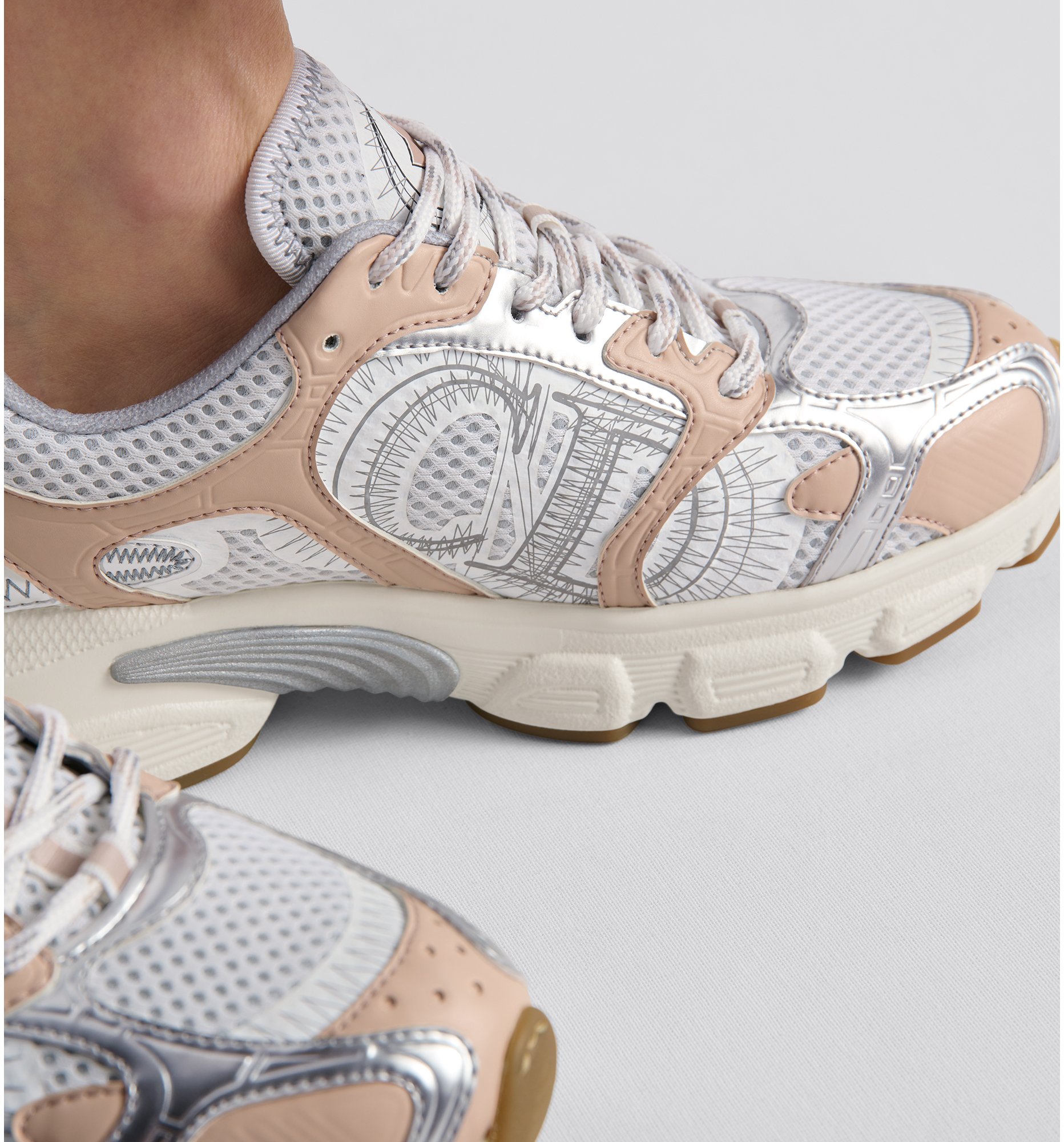 aria_look Dior Chrono Sneaker