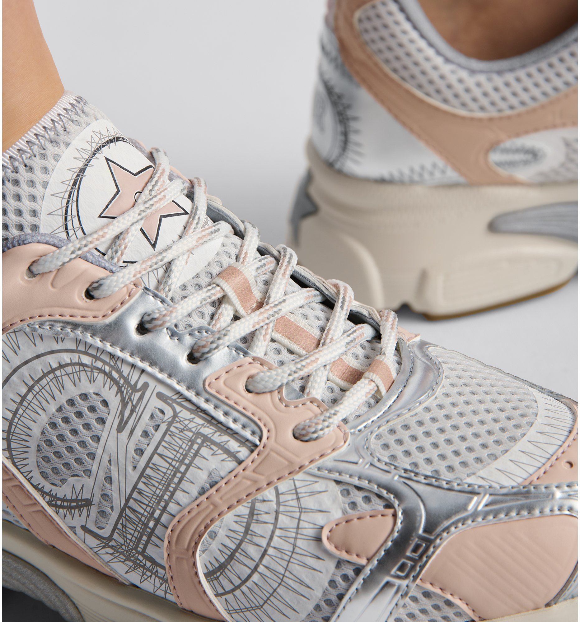 aria_look Dior Chrono Sneaker
