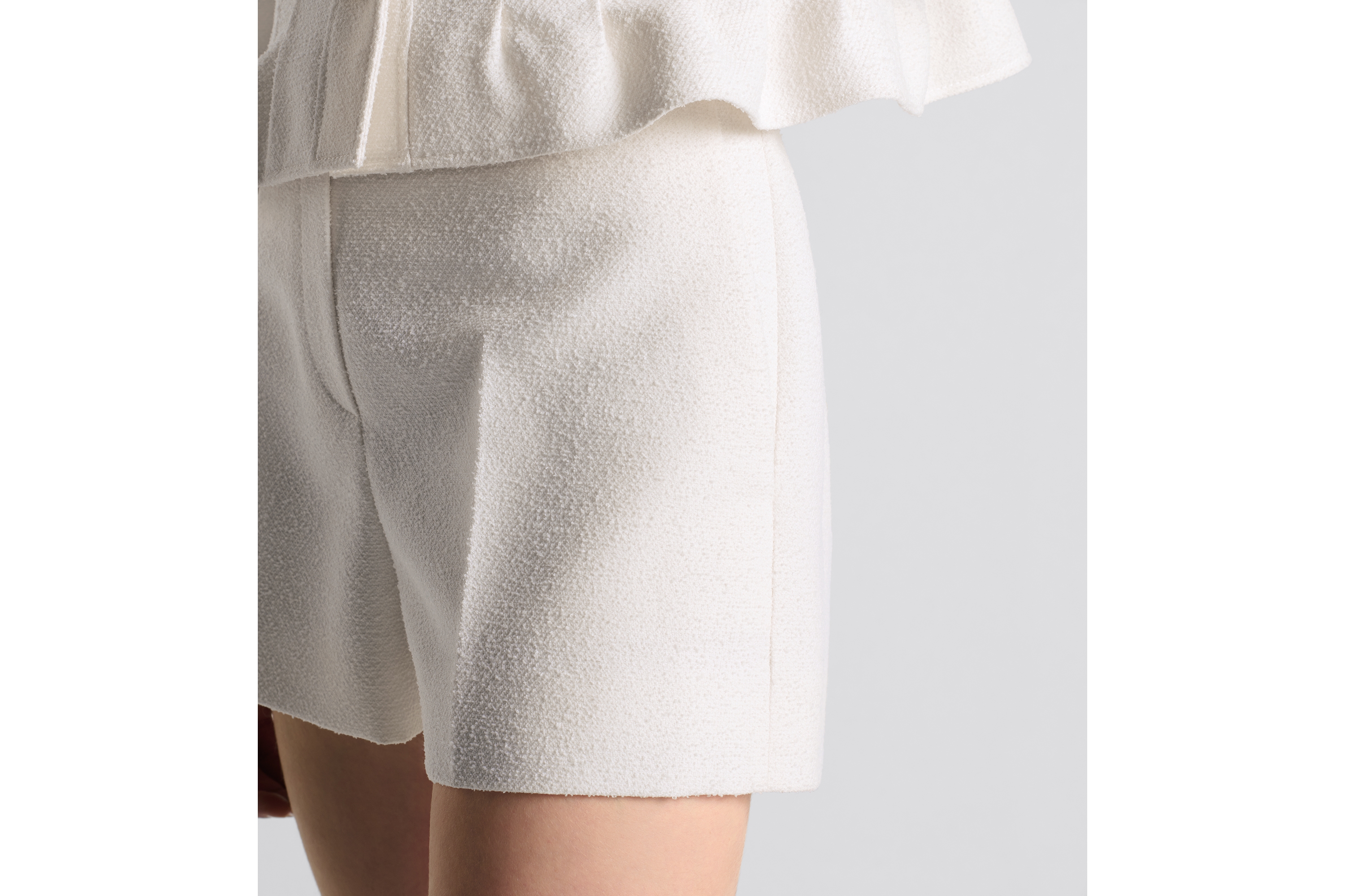 look_image_alt_prefix 쇼츠 에크루 버진 울 & 실크 부클레 E17