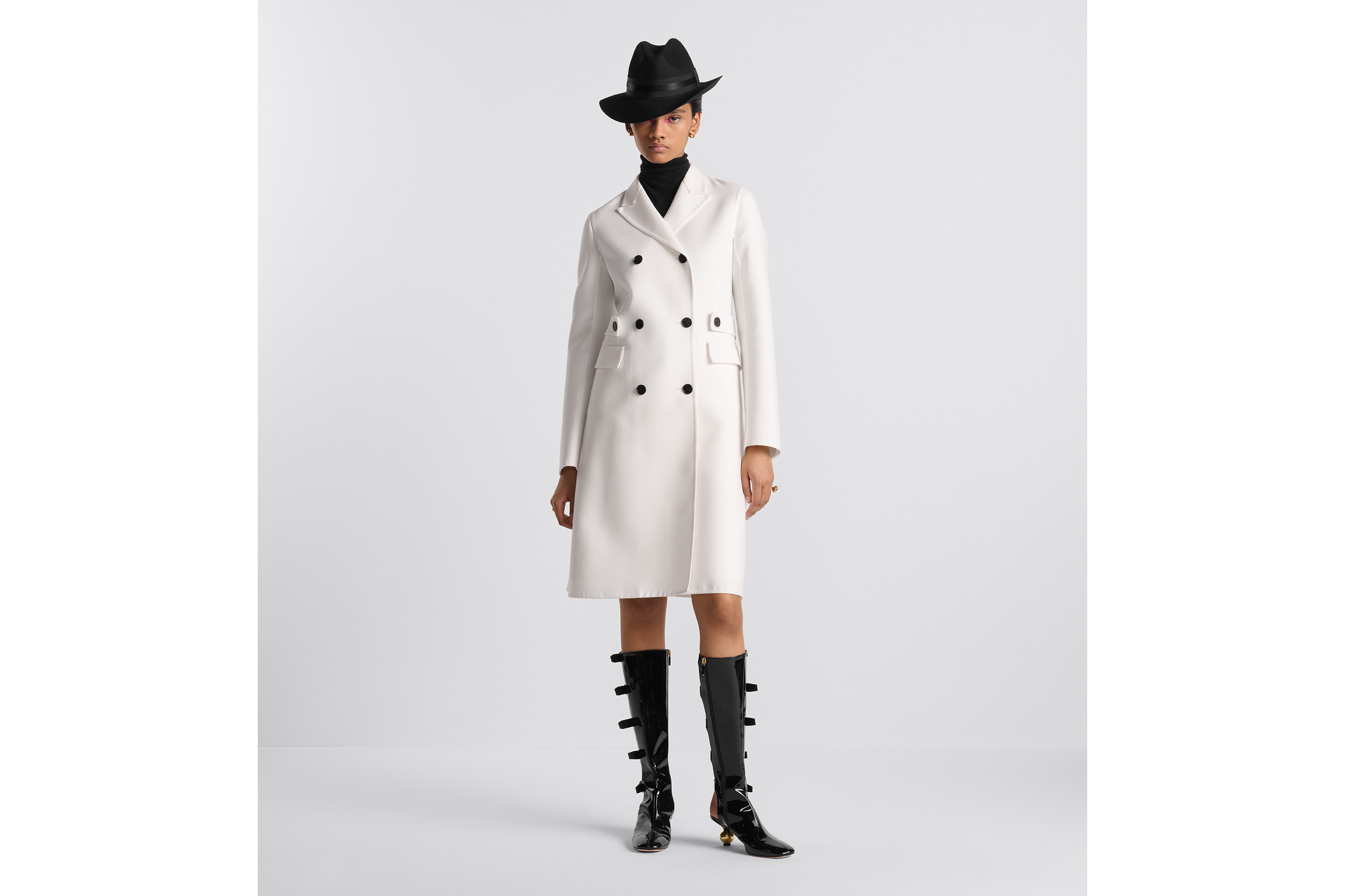 Abrigo Gabardina De Mujer De Cuero Genuino Con Doble Botonadura - Elegante Y Ajustado