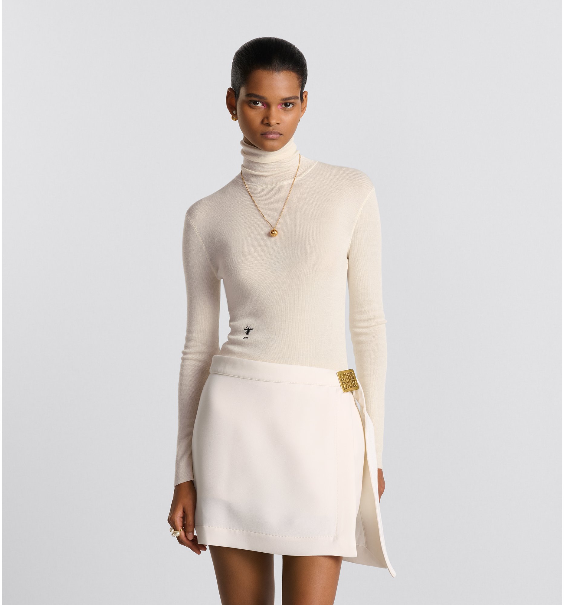 aria_look Turtleneck Sweater Three quarter opened view