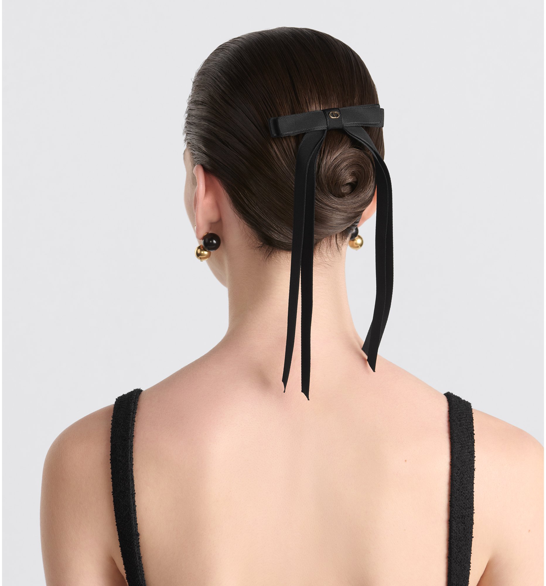 aria_look Dior Twist Bow Detailed view