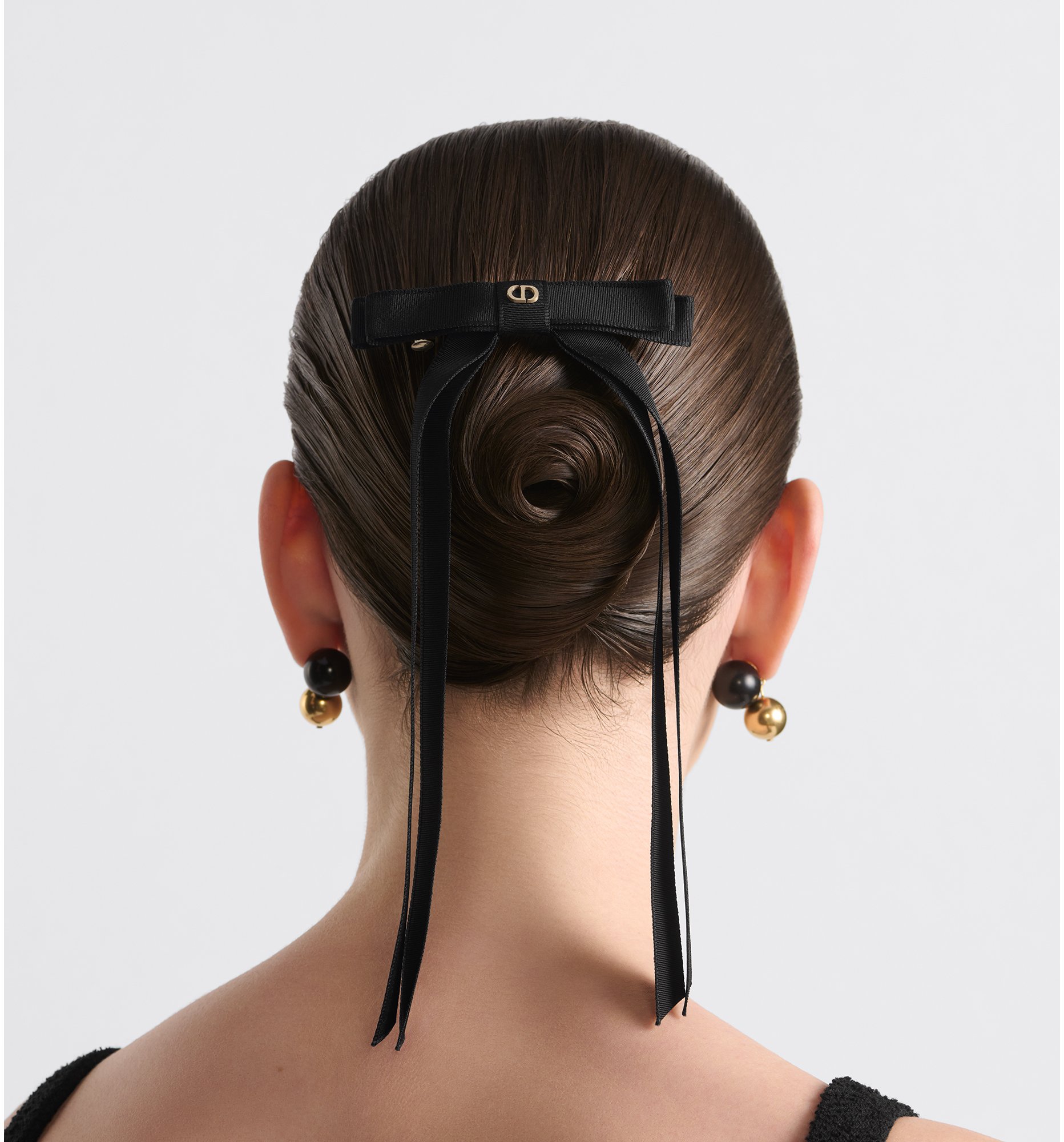aria_look Dior Twist Bow