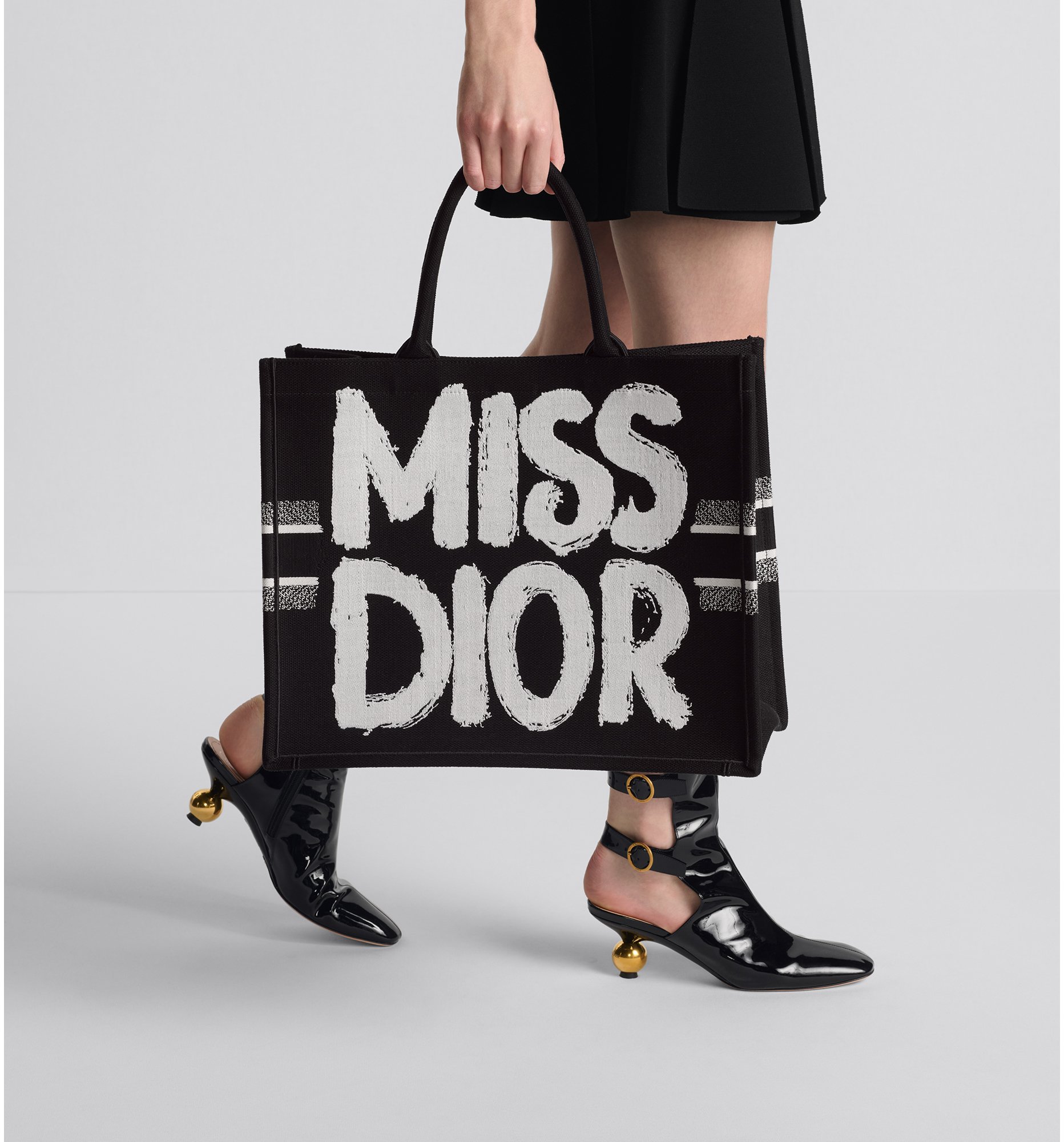 Borsa grande Dior Book Tote Ricamo Miss Dior Graffiti nero e bianco 42 x 35 x 18 5 cm DIOR