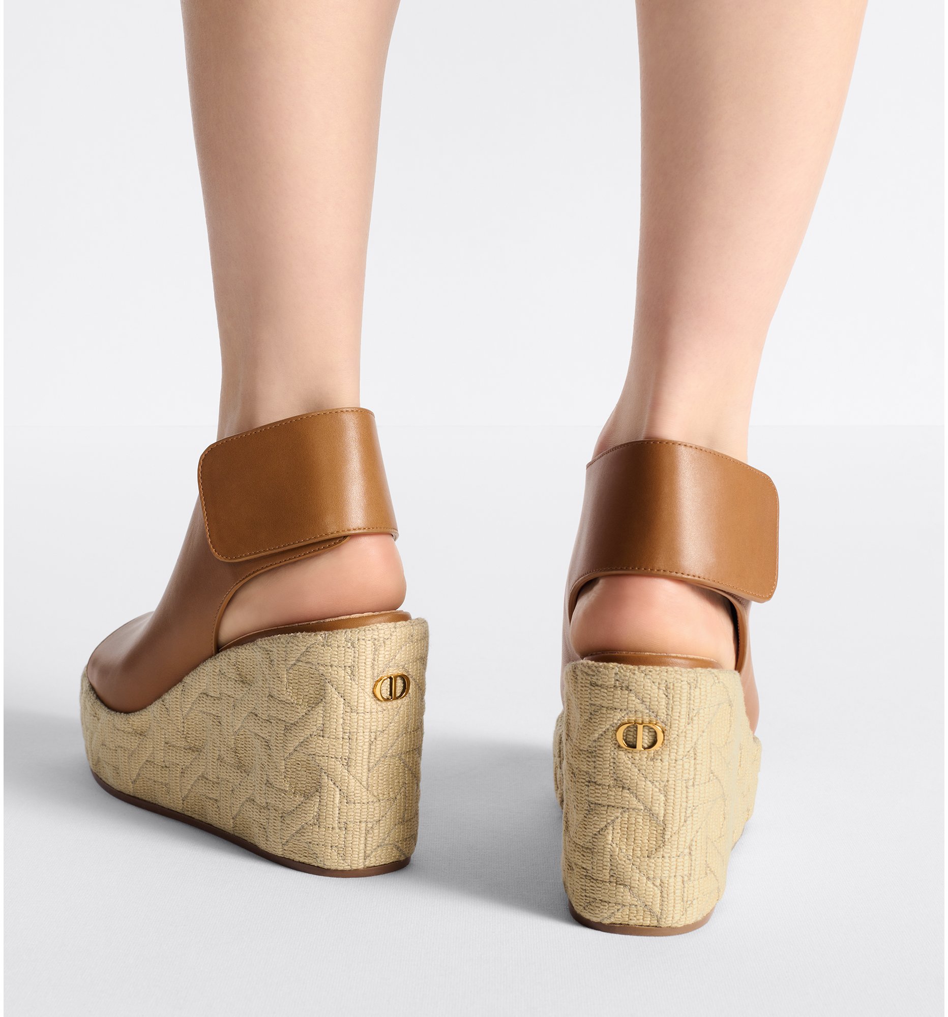 aria_look Attitude Dior Wedge Sandal