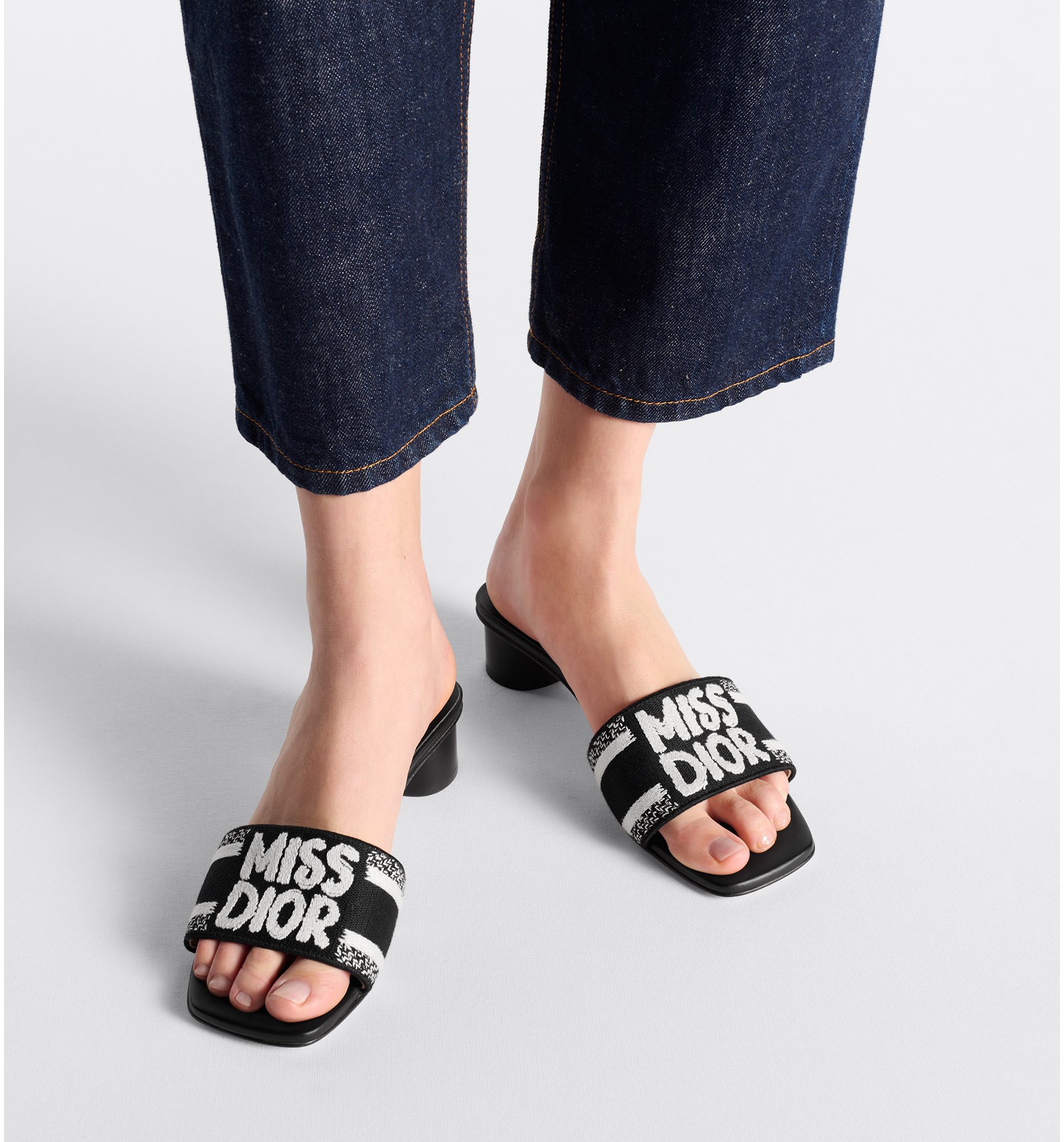 aria_look Dway Heeled Slide