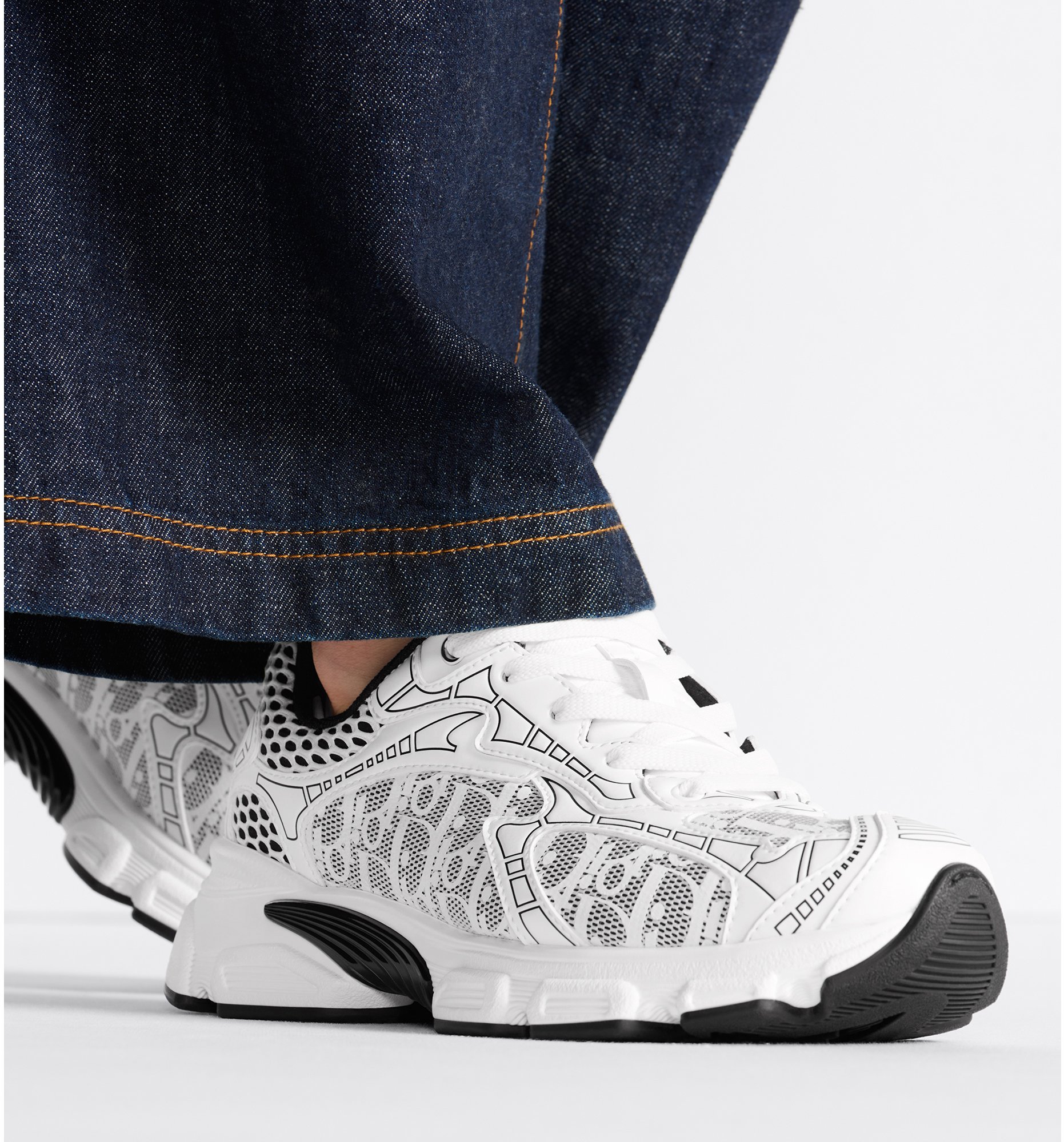 aria_look Dior Vibe Sneaker
