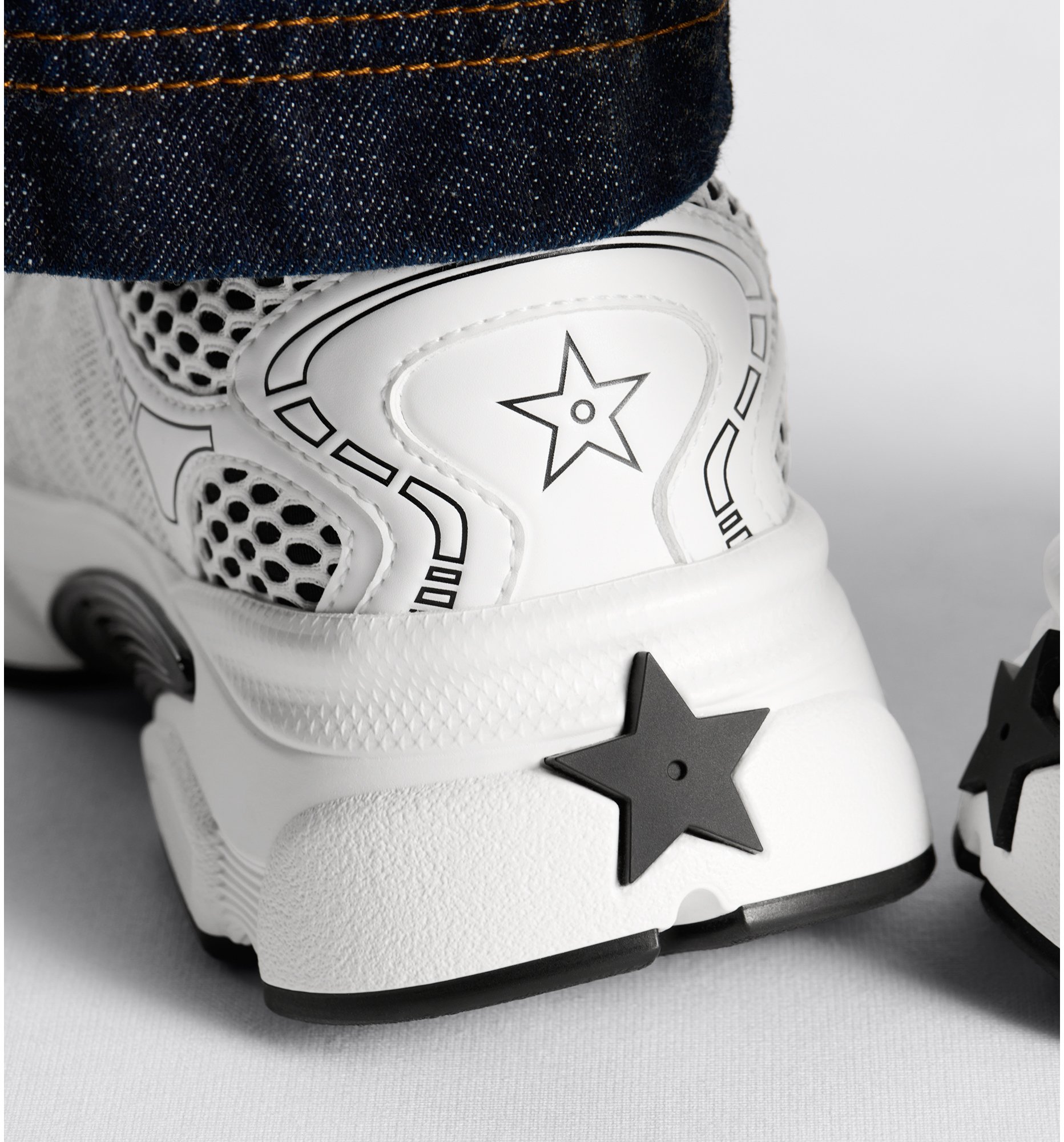 aria_look Dior Vibe Sneaker
