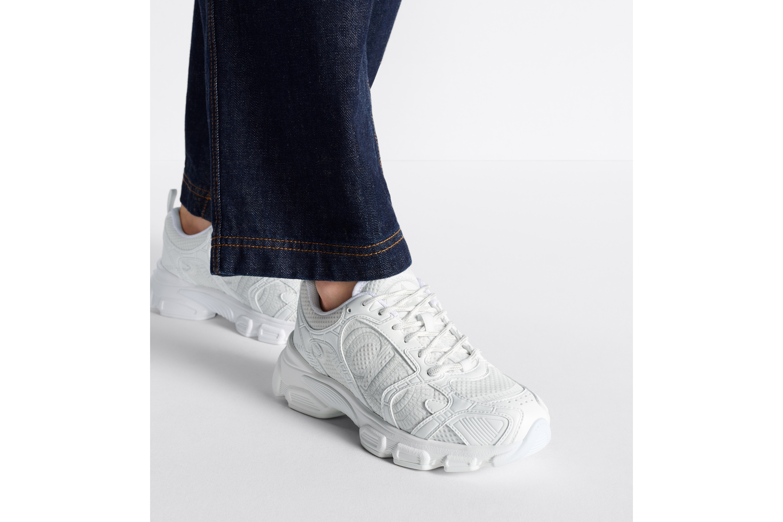 Look Dior Chrono Sneaker Mesh and White Leather-Effect Panels E15