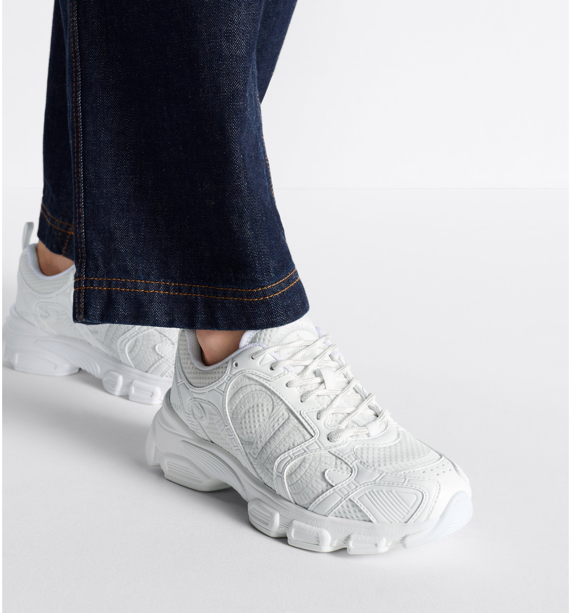 aria_look Dior Chrono Sneaker