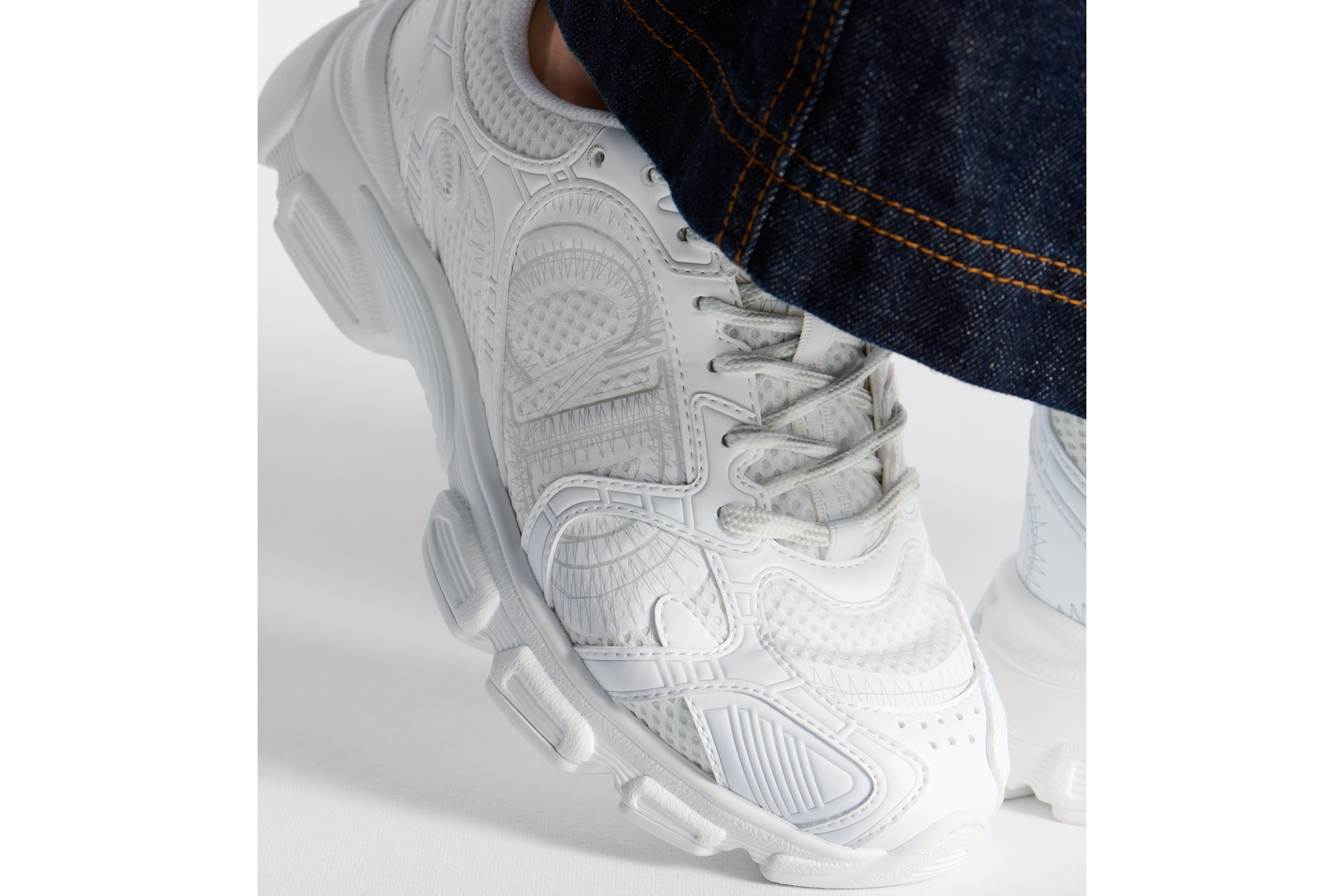 Look Dior Chrono Sneaker Mesh and White Leather-Effect Panels E17