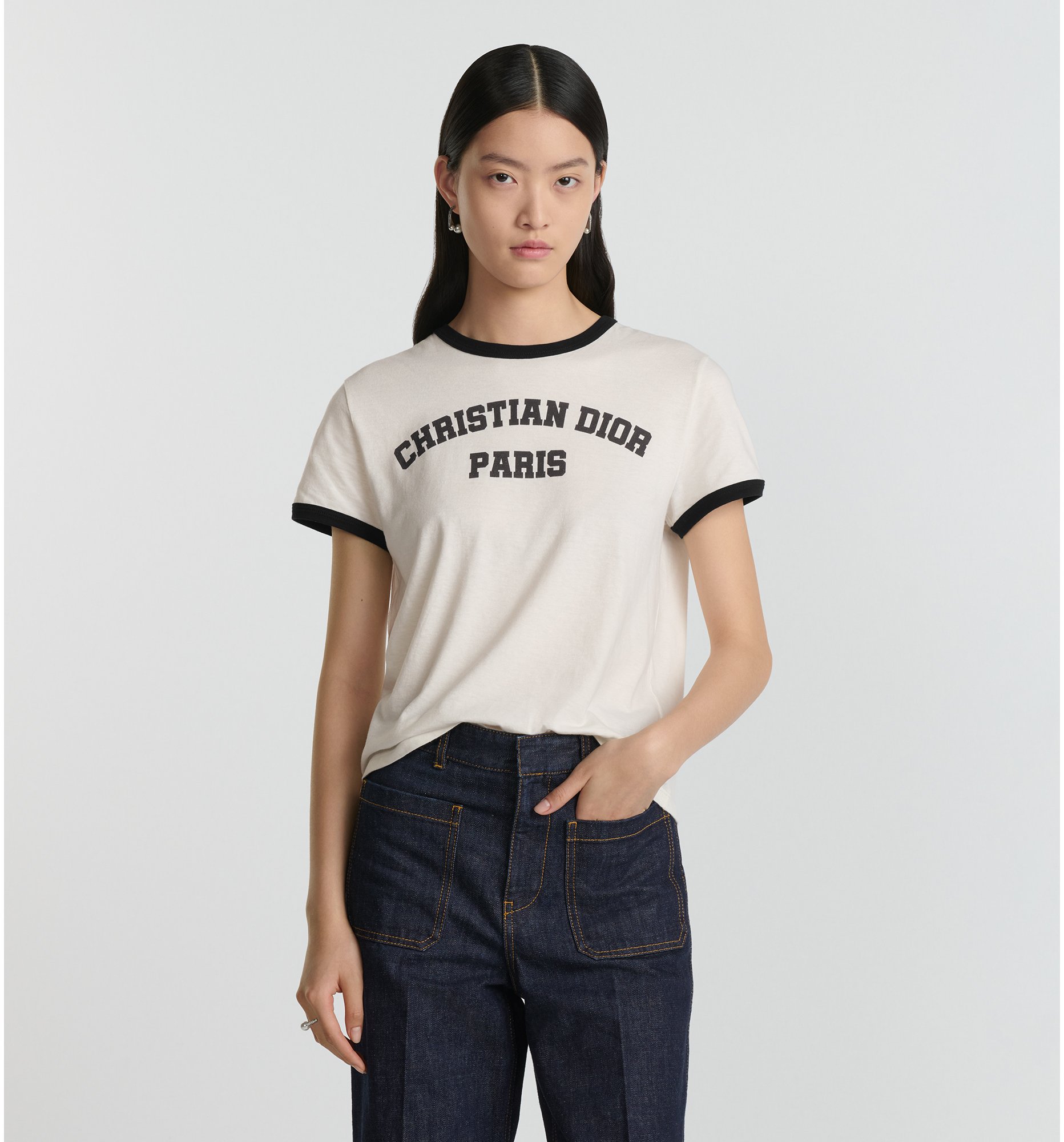 aria_look T-Shirt Three quarter opened view