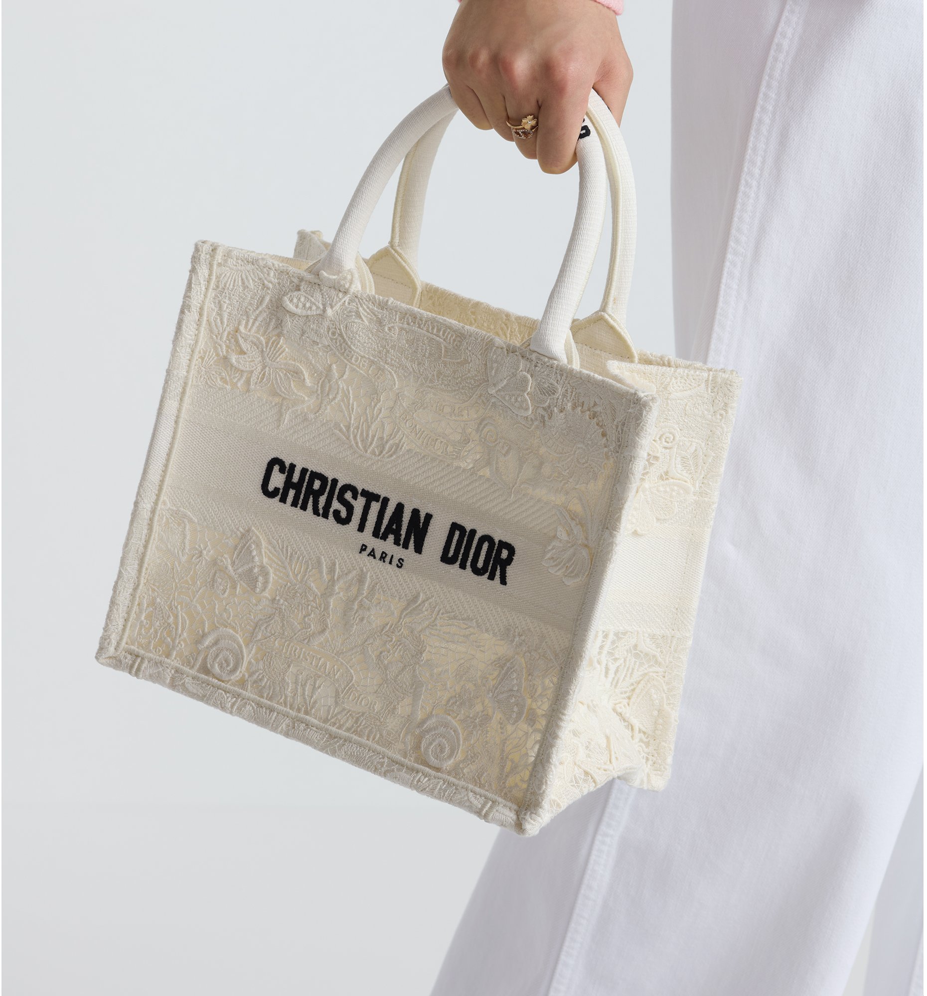 DIOR | Dior Book Tote バッグ スモール Dior Cabinet de la Mer エンブロイダリー (26.5 x 22 x  14 cm)