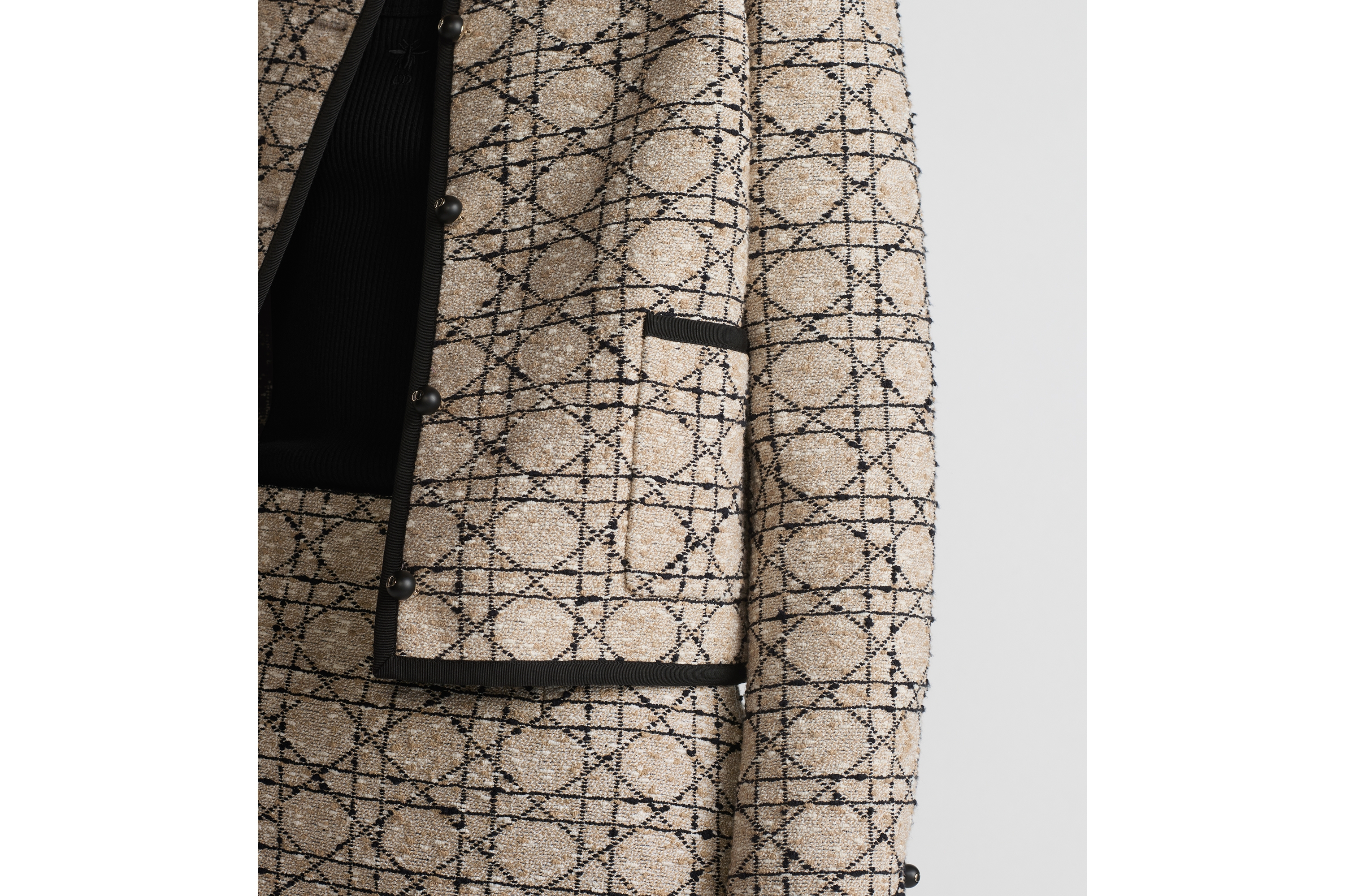 look_image_alt_prefix Blazer Cannage cropped Tweed com mescla de algodão bege e preta E17