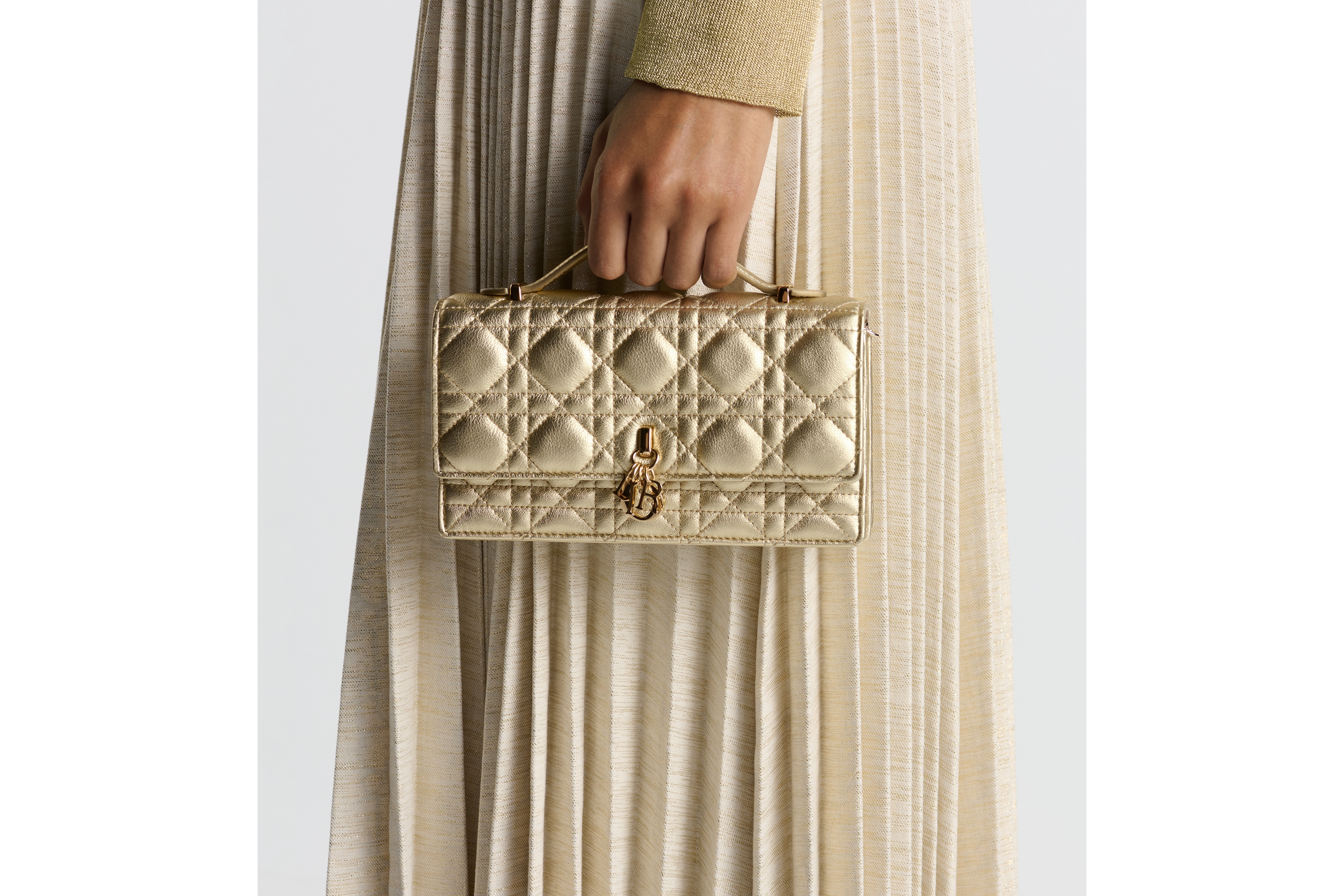 look_image_alt_prefix My Dior Minitasche Cannage Kalbsleder in Metallic-Goldfarbe E10