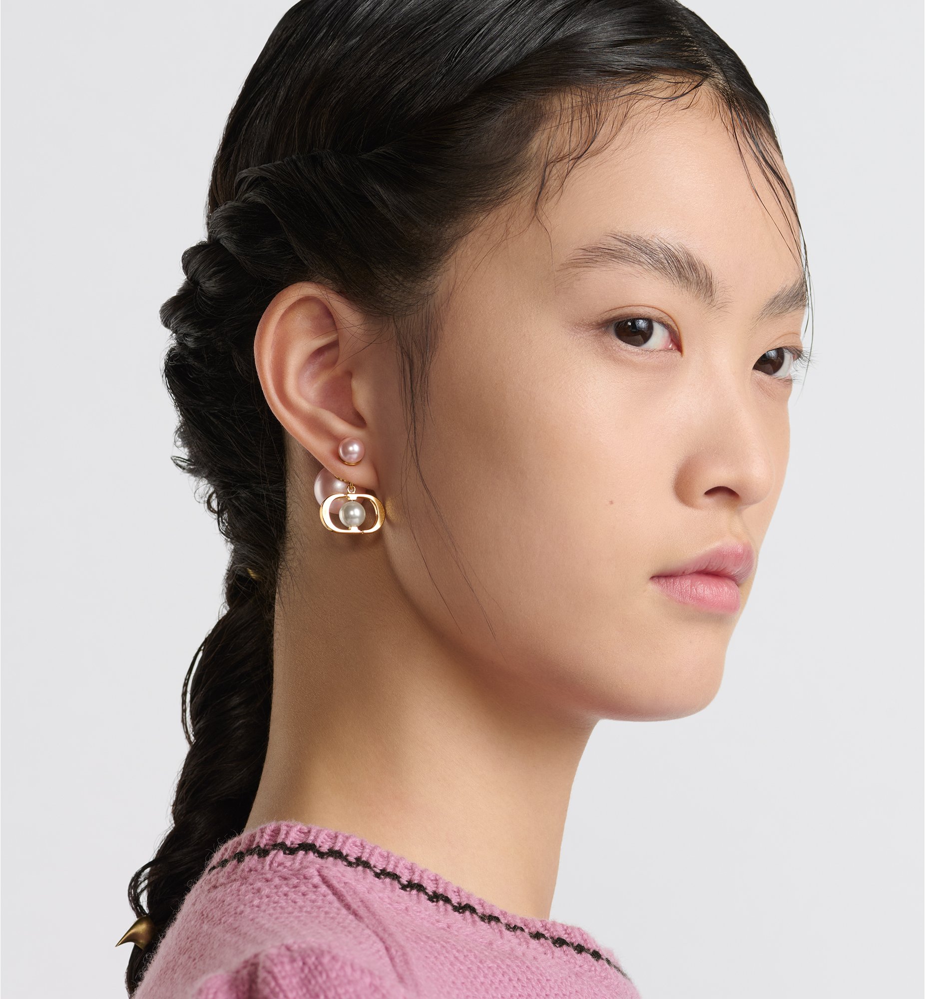 aria_look Dior Tribales Earrings Back view