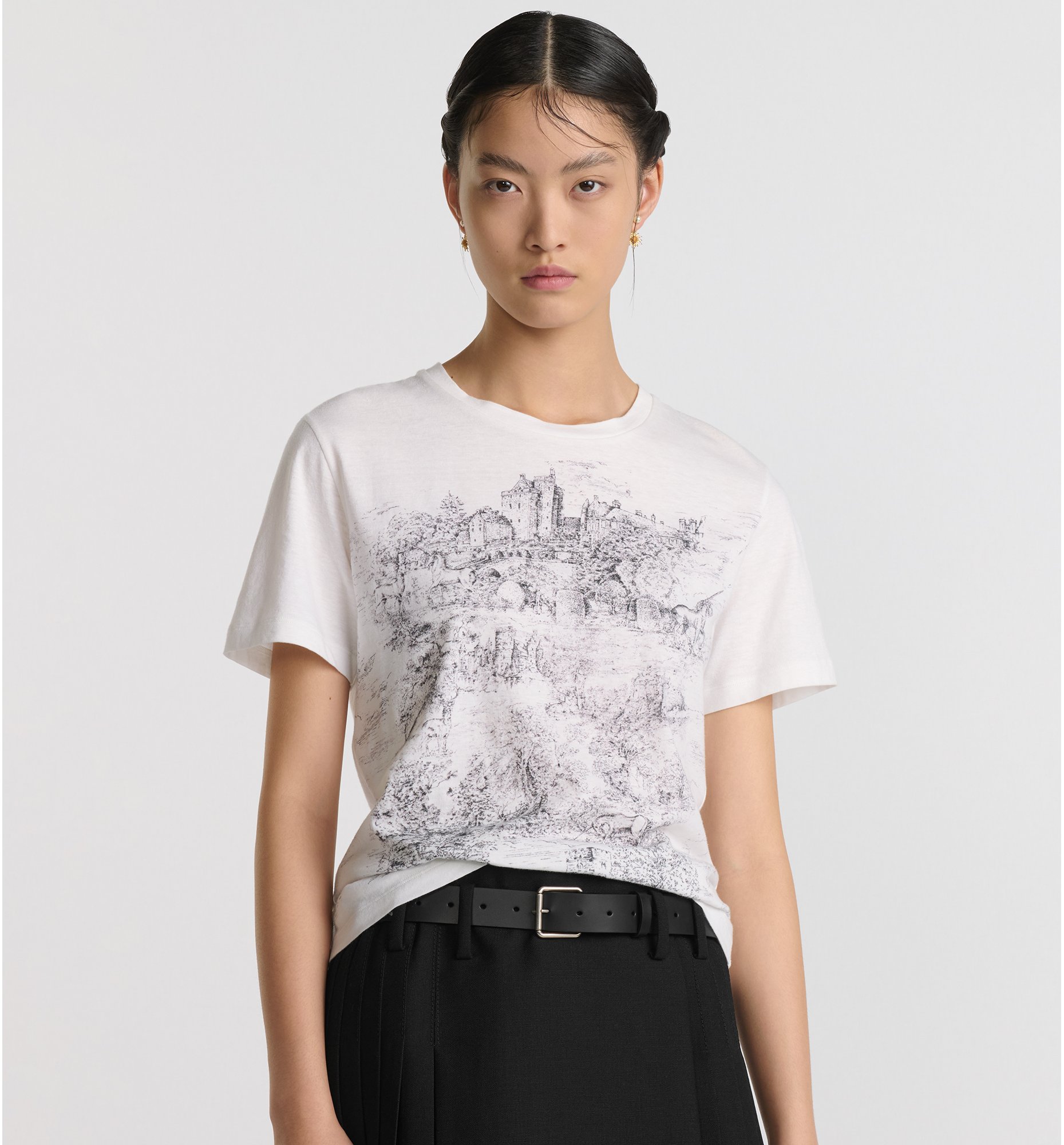 aria_look T-Shirt Three quarter opened view