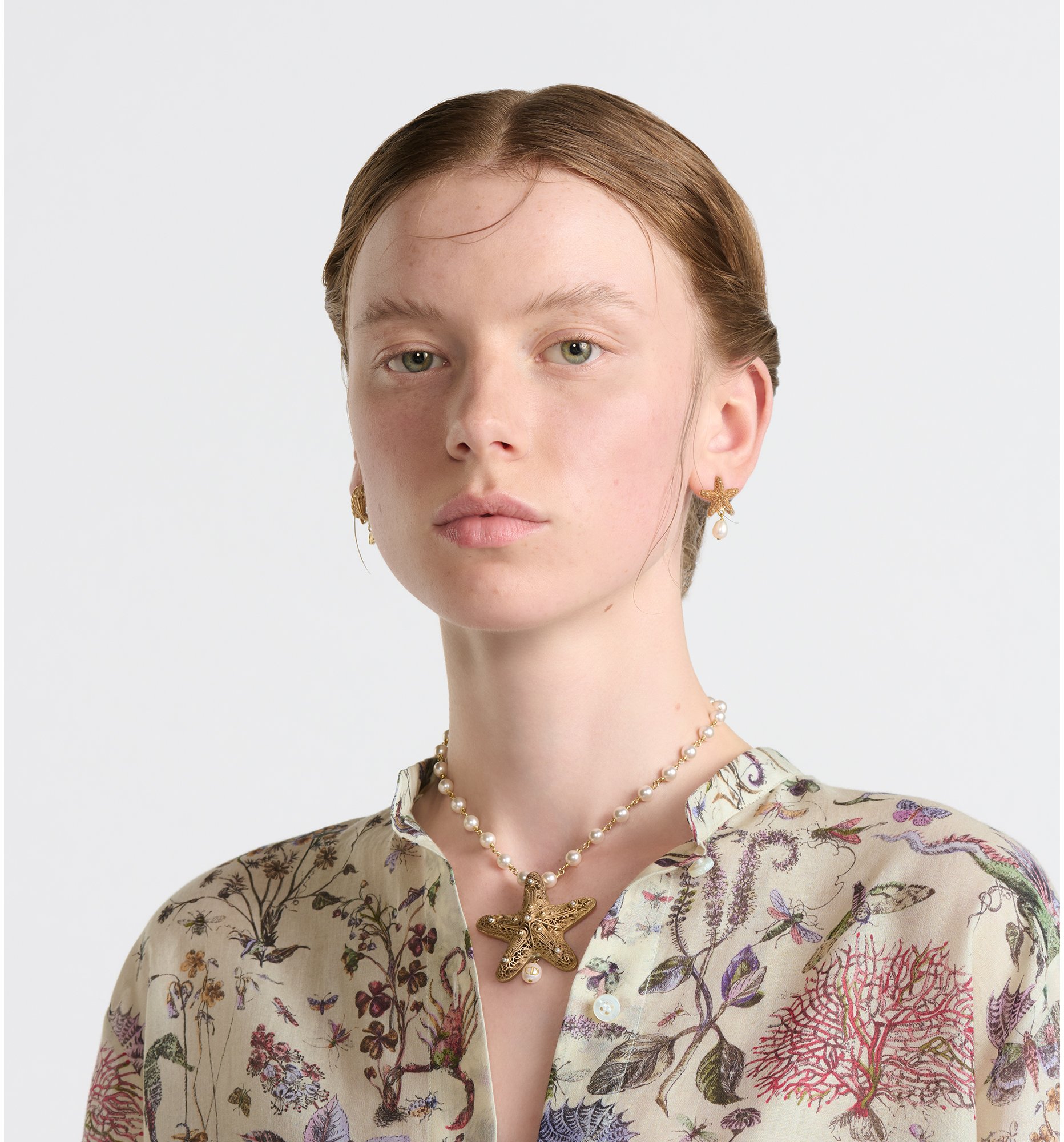 aria_look Long Blouse Three quarter back view