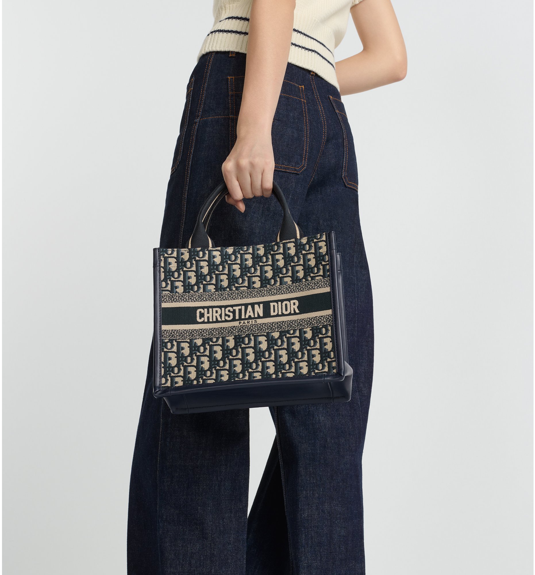 DIOR | Dior Book Tote バッグ スモール ディオール オブリーク エンブロイダリー & カーフスキン (26.5 x 22 x  14 cm)