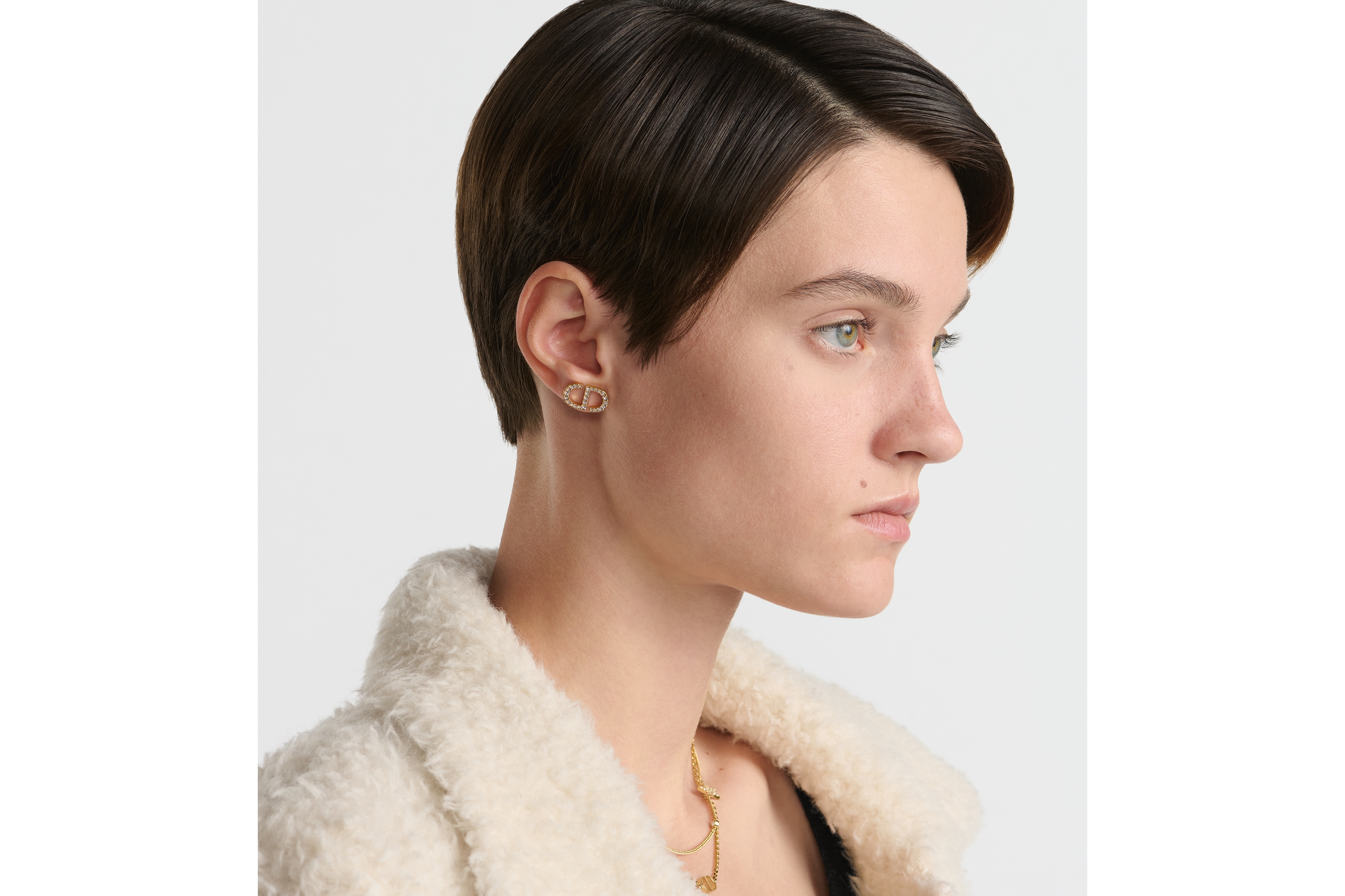 Look Puces d'oreilles Petit CD Métal finition dorée et cristaux blancs E08