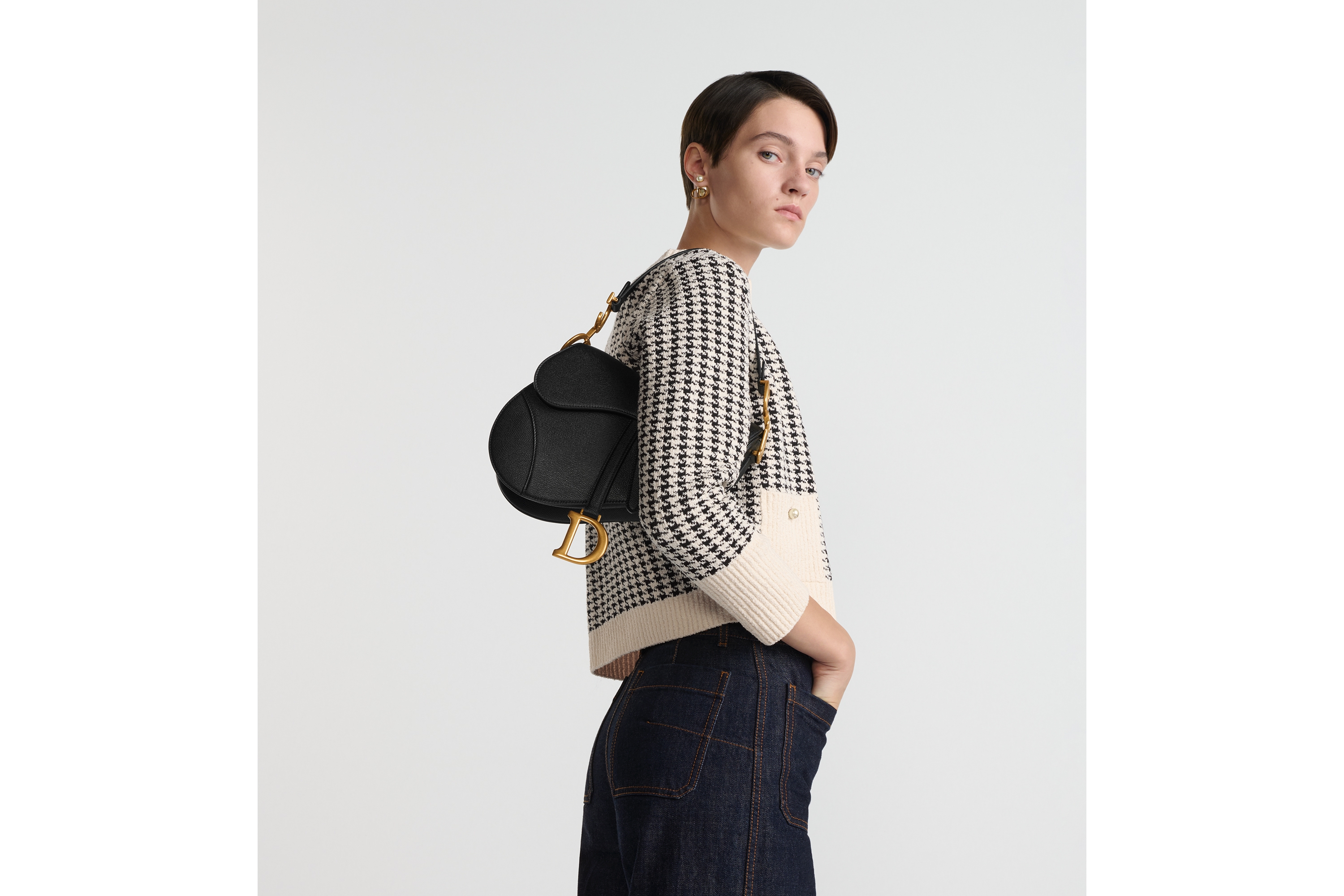 look_image_alt_prefix Saddle-tas met schouderband Zwart generfd kalfsleer E05