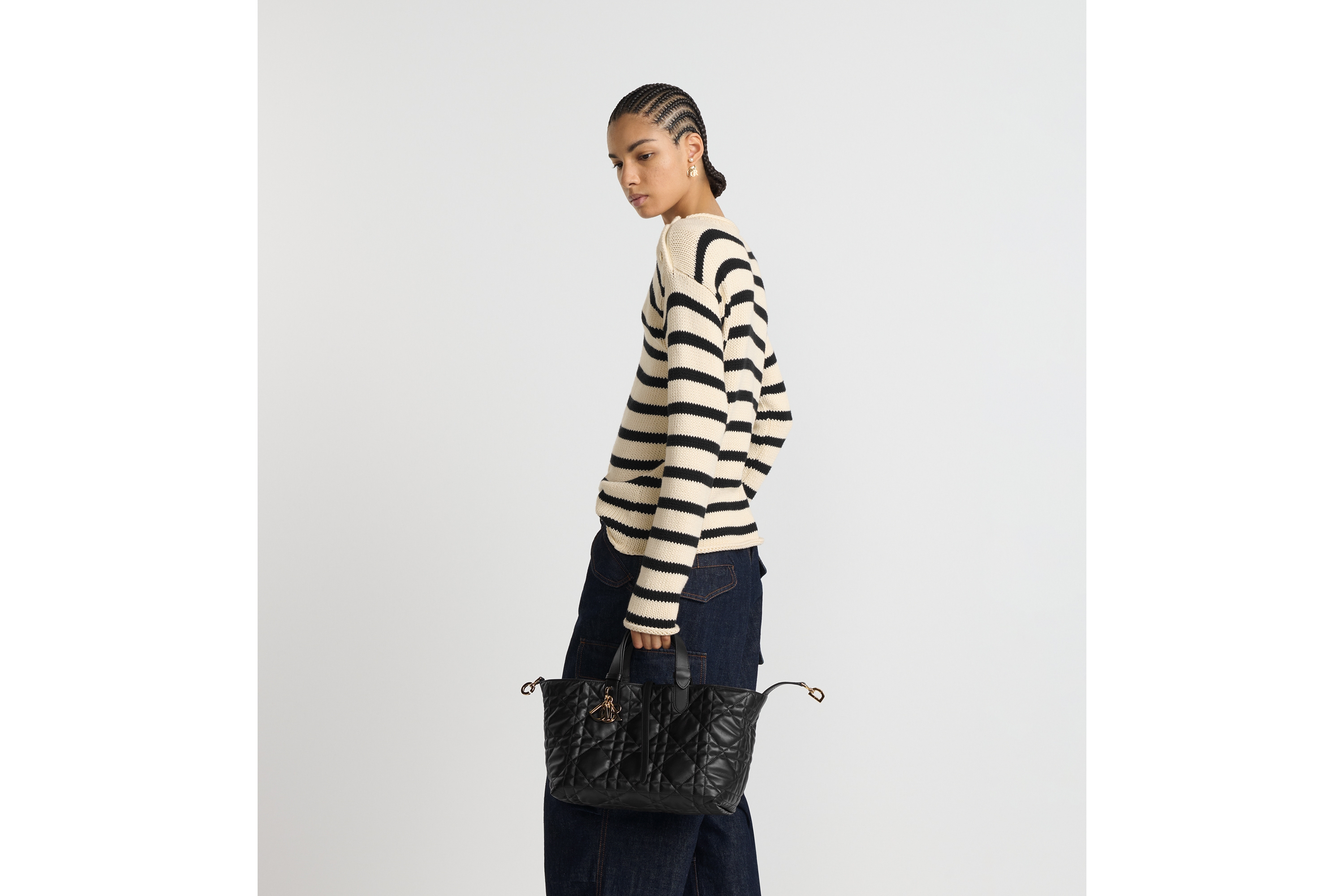 Look Medium Dior Toujours Bag Black Macrocannage Calfskin E05