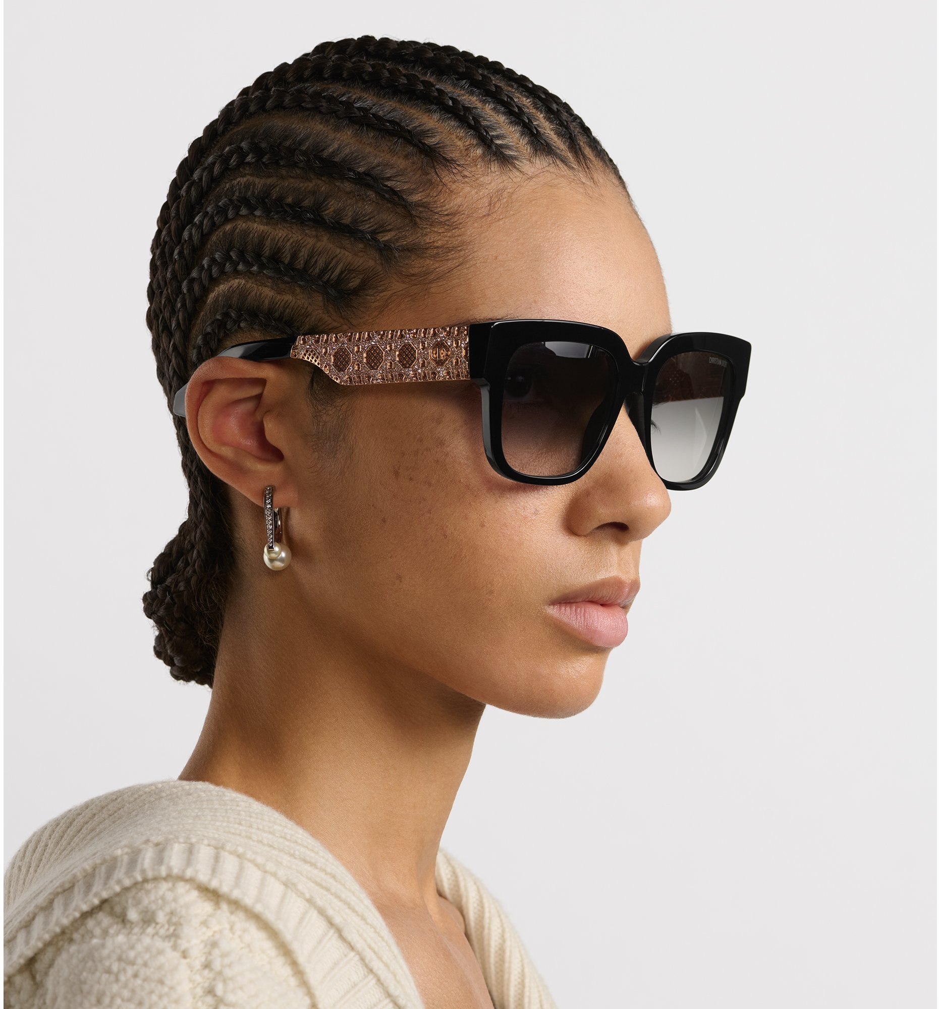 LOOK F 25 1 LOOK 463 E08?$lookDefault GH GHC 1080$&crop=568,0,1861,2000&bfc=on&qlt=85