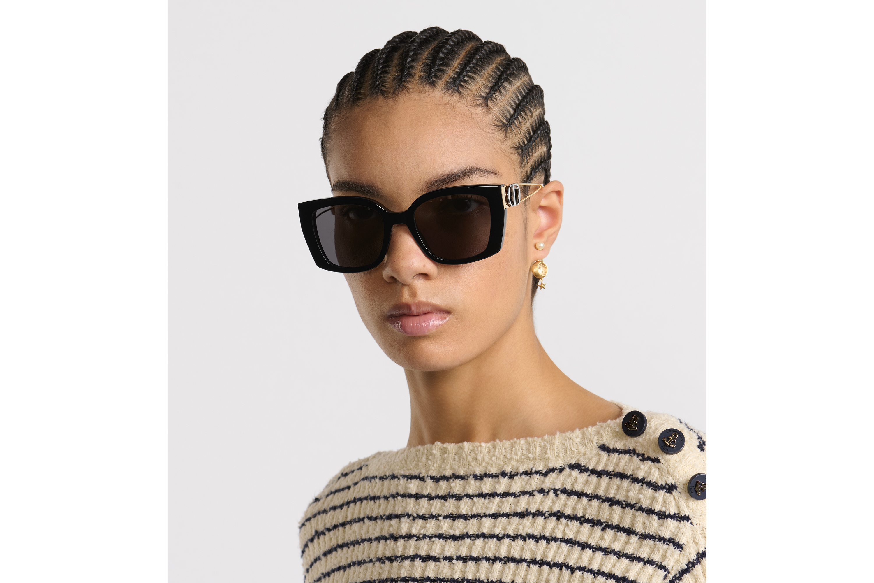 look_image_alt_prefix 30Montaigne S13I Quadratische Sonnenbrille in Schwarz E07