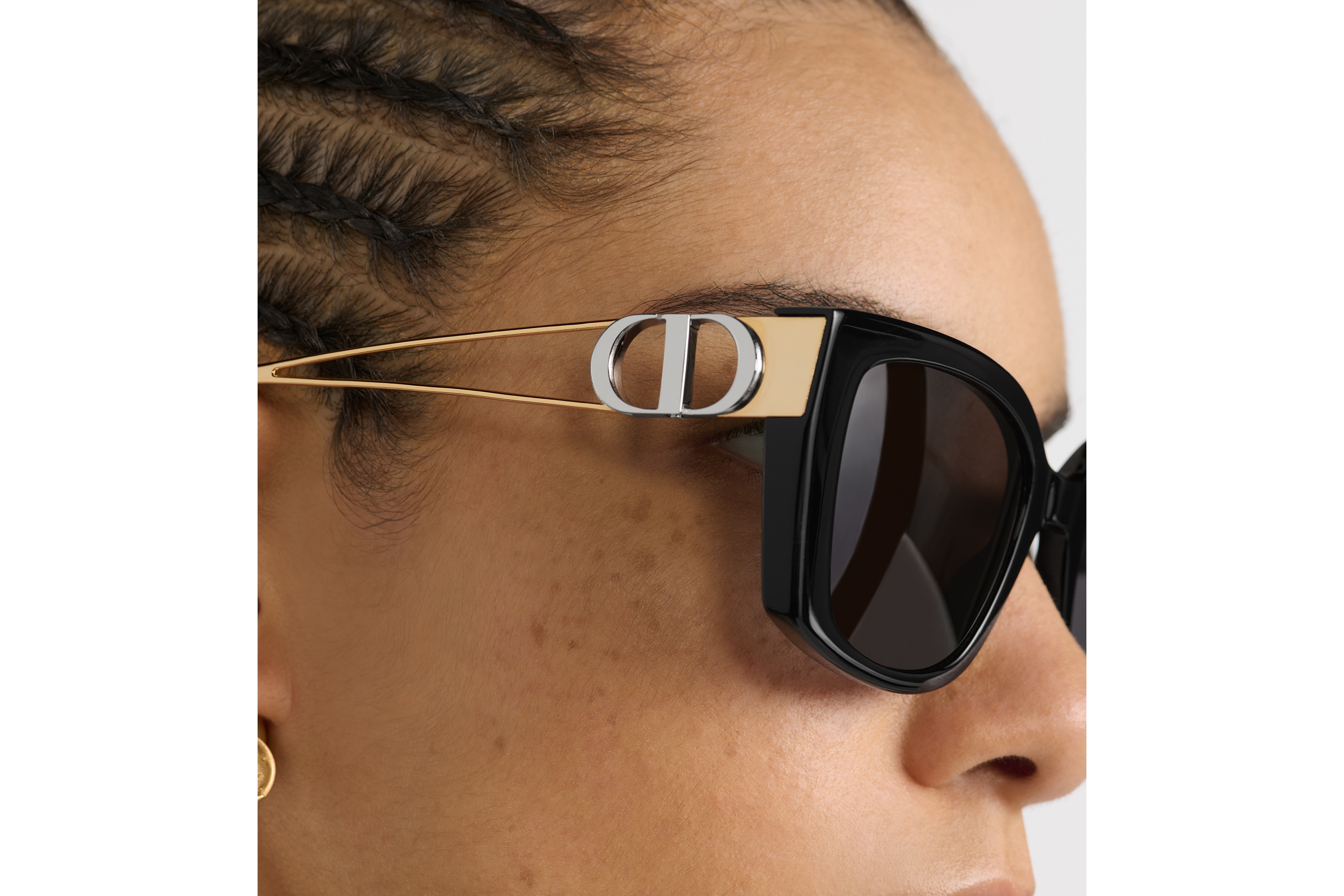 look_image_alt_prefix 30Montaigne S13I Quadratische Sonnenbrille in Schwarz E17