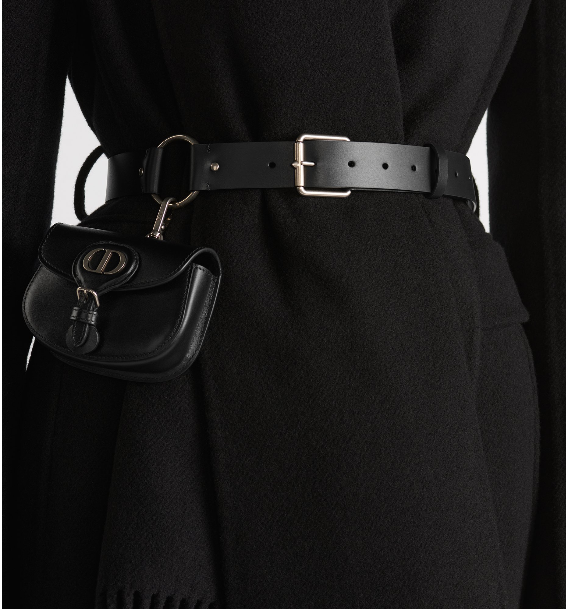 aria_look Dior Symbol 腰帶配可拆卸小袋 aria_wornView