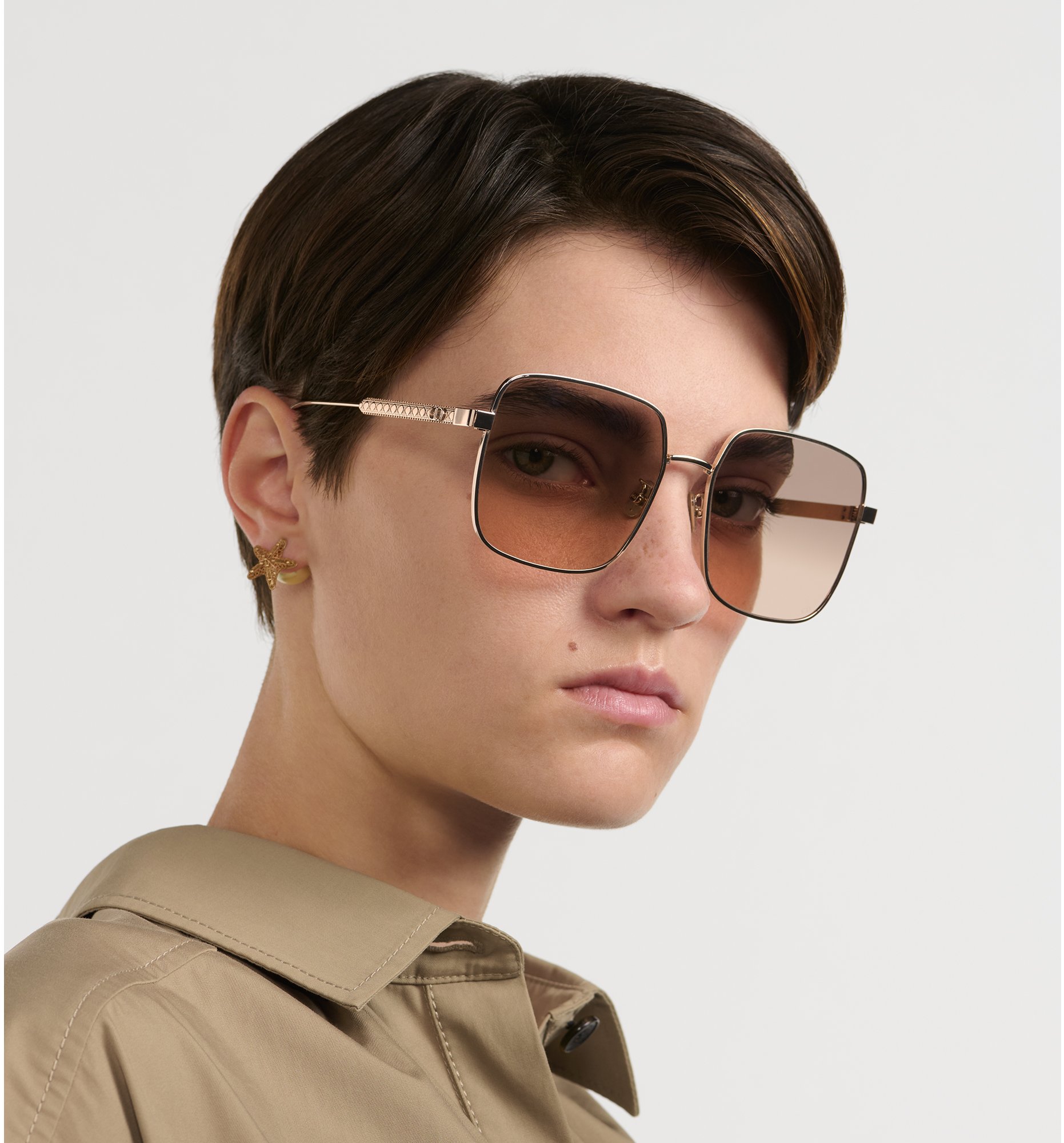 LOOK F 25 1 LOOK 530 E08?$lookDefault GH GHC 1080$&crop=568,0,1862,2000&bfc=on&qlt=85