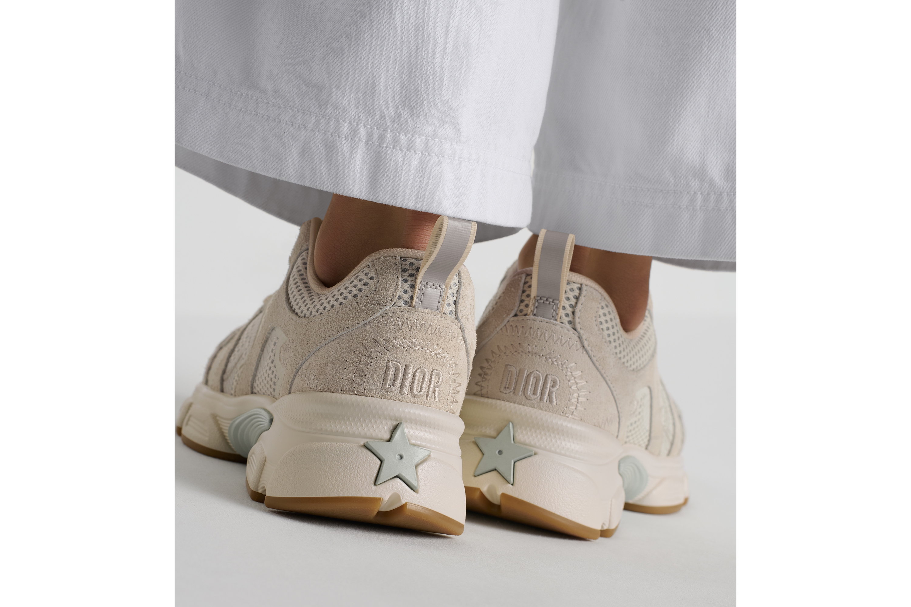 look_image_alt_prefix Dior Chrono 運動鞋 米色織網和麂面小牛皮 E16