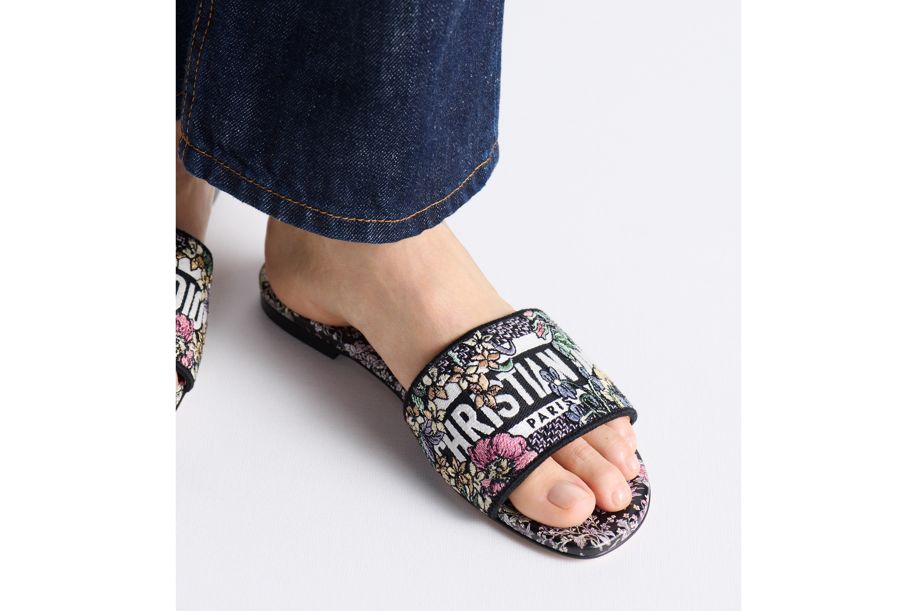 Dway Slide Embroidered Cotton and Black Multicolor