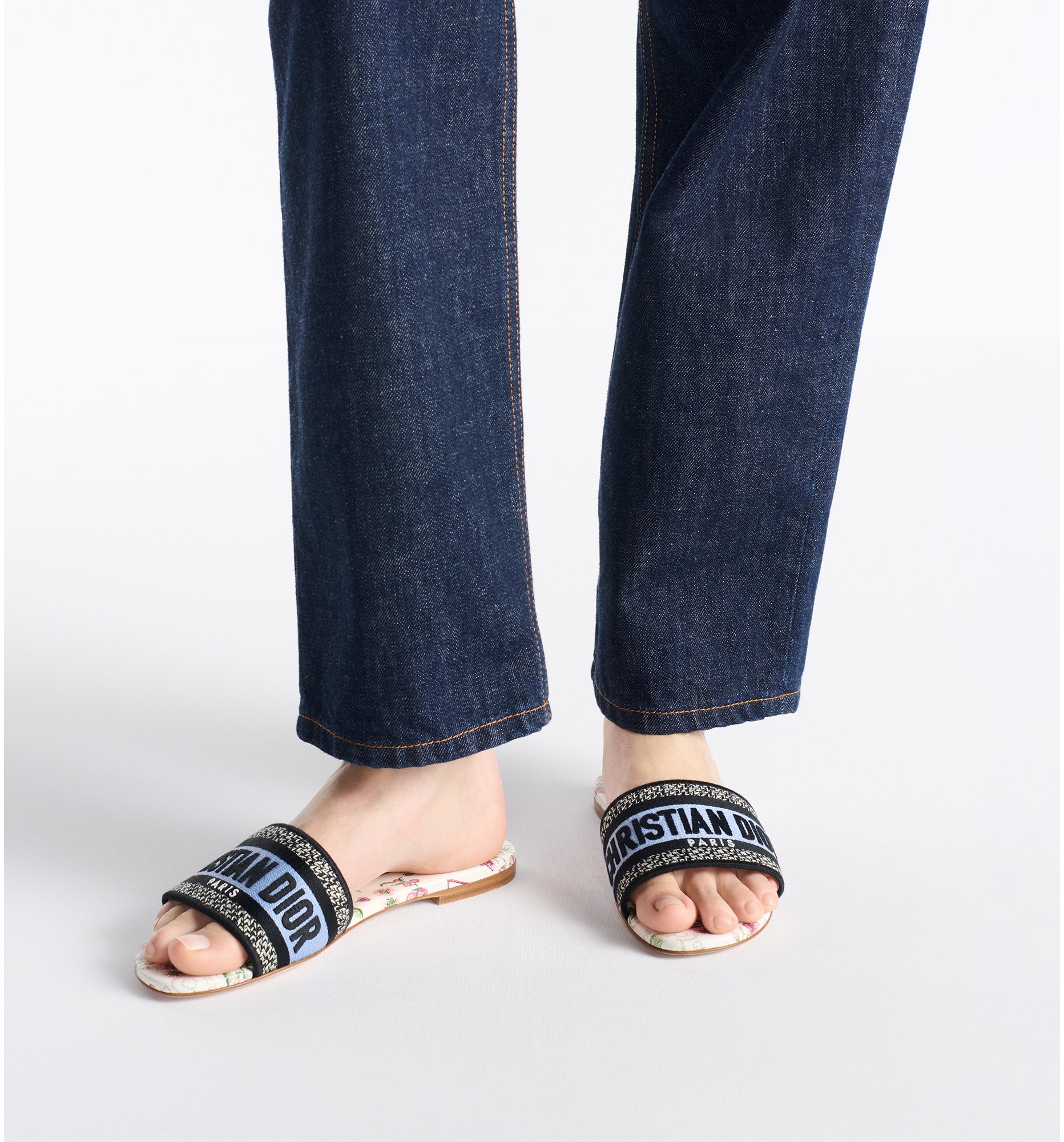 aria_look Dioramour Dway Slide