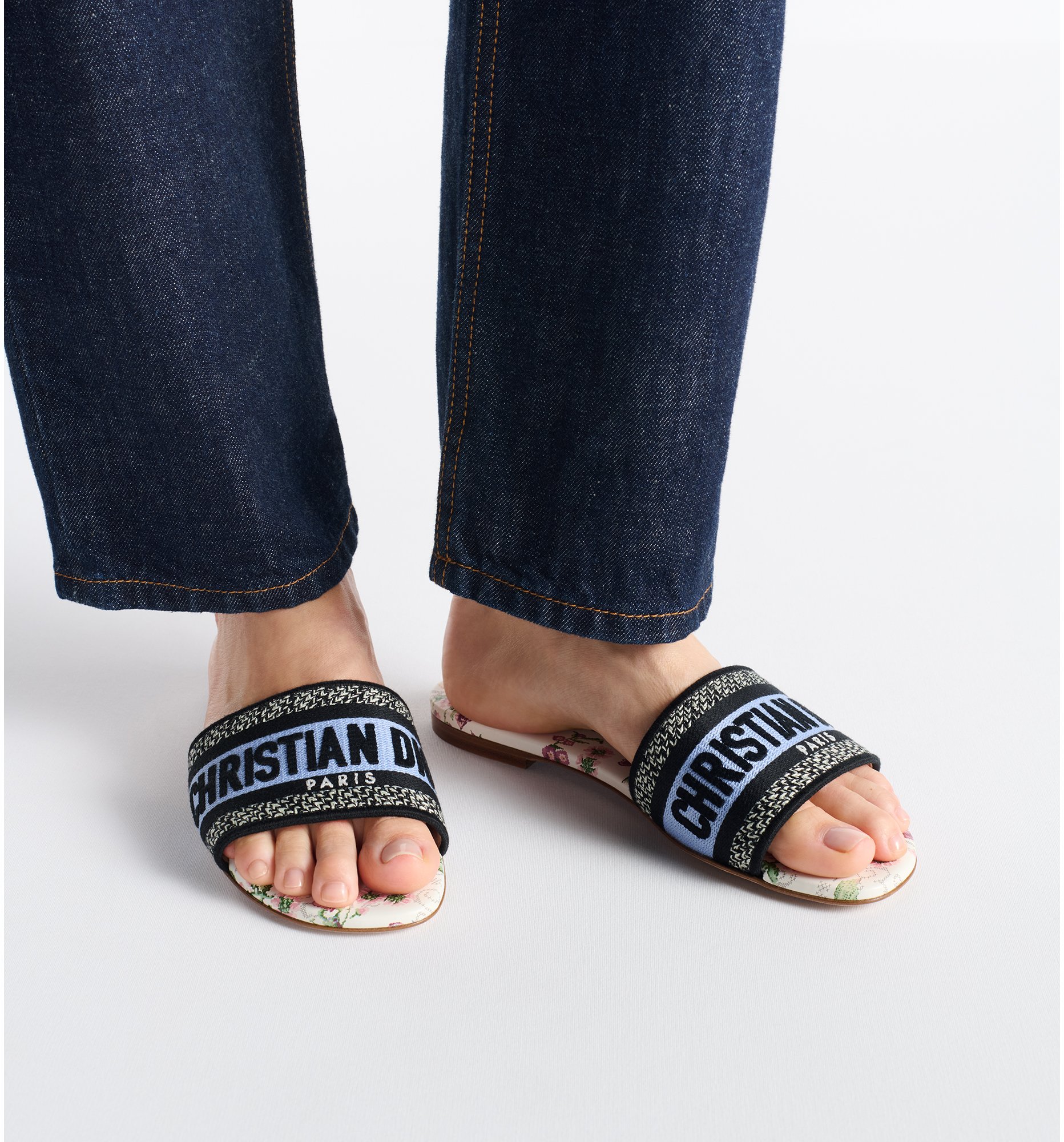 aria_look Dioramour Dway Slide