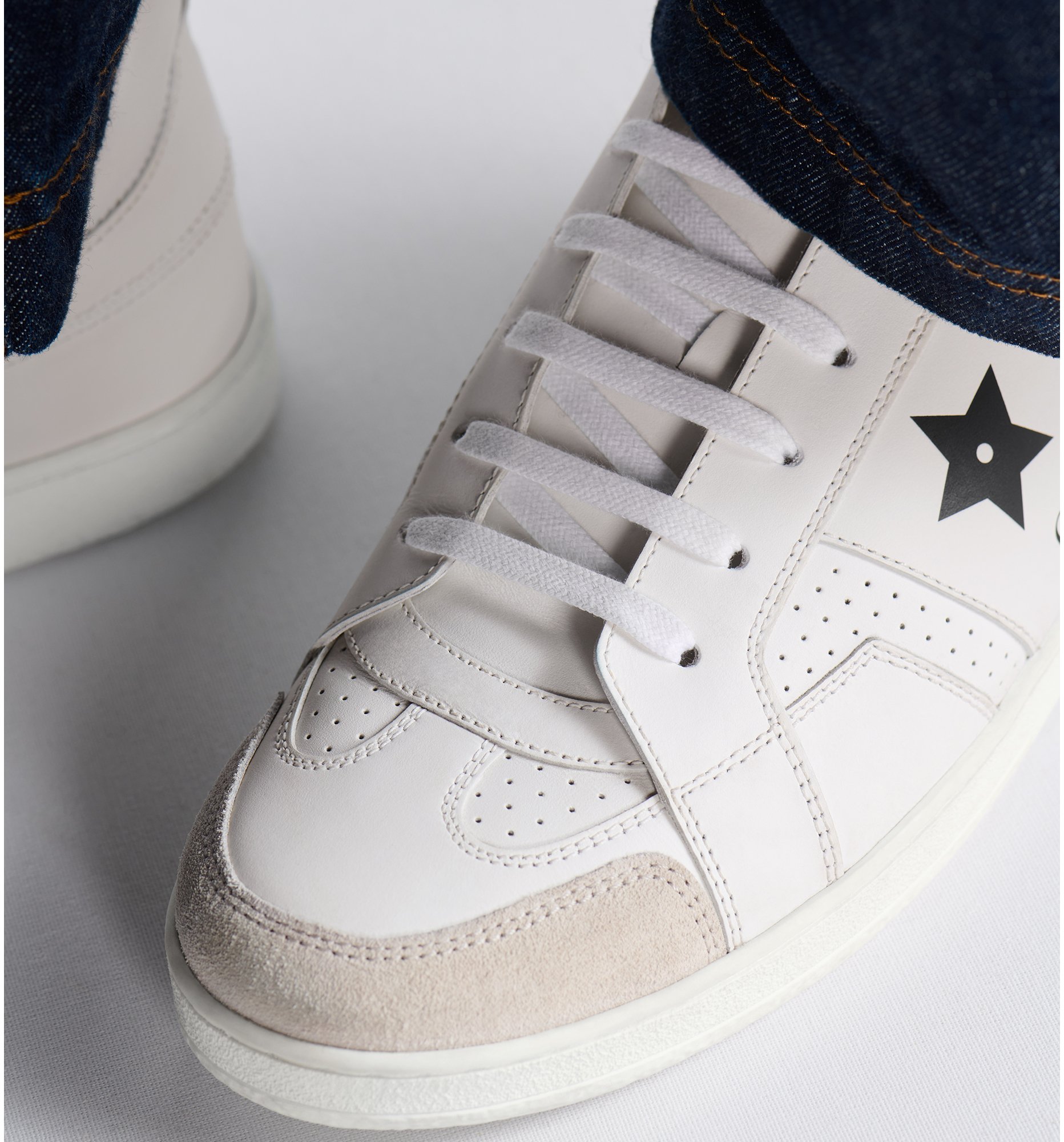 aria_look Dior Star Sneaker
