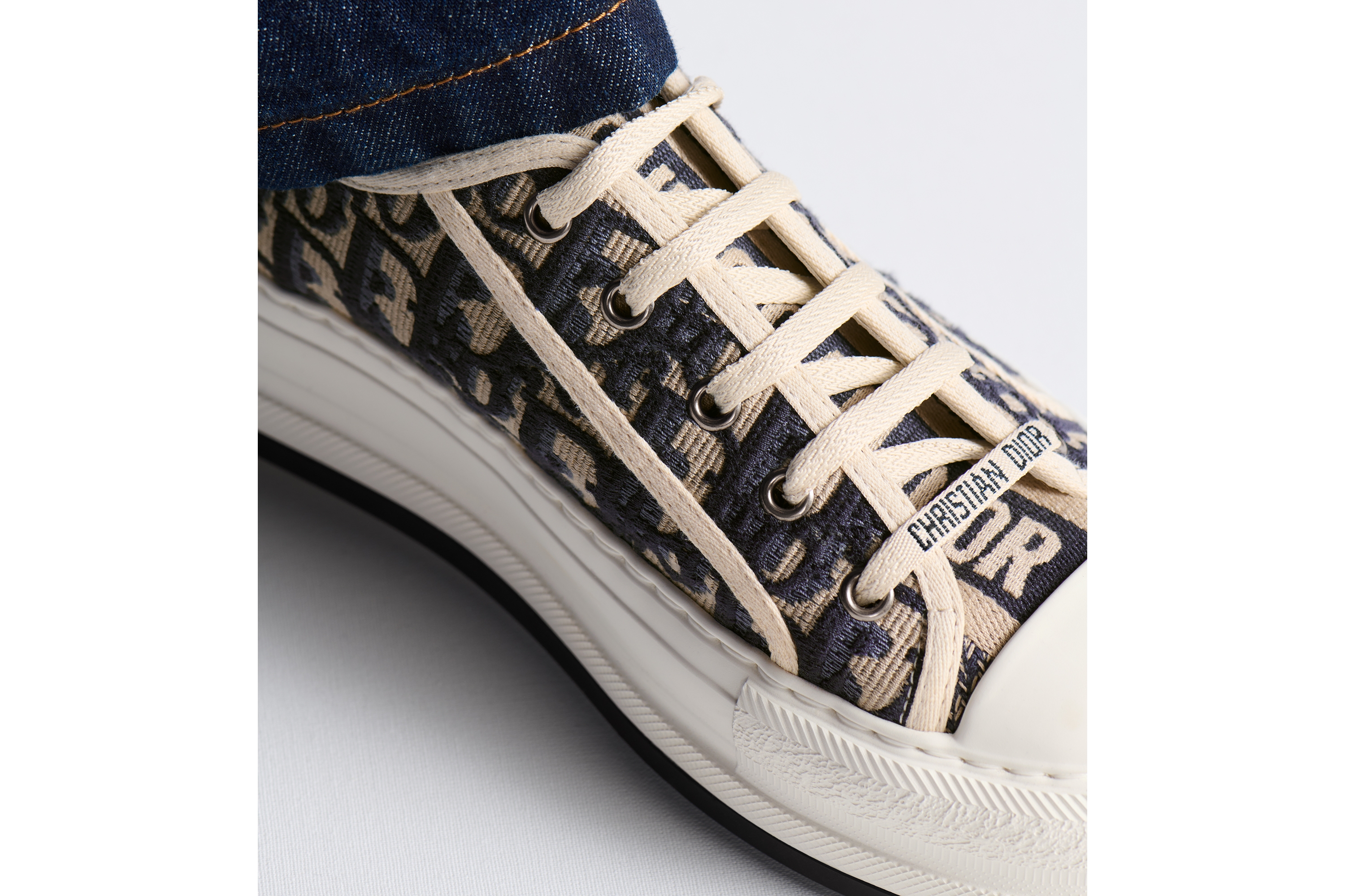 Look Walk'n'Dior Platform Sneaker Deep Blue Dior Oblique Embroidered Cotton E17