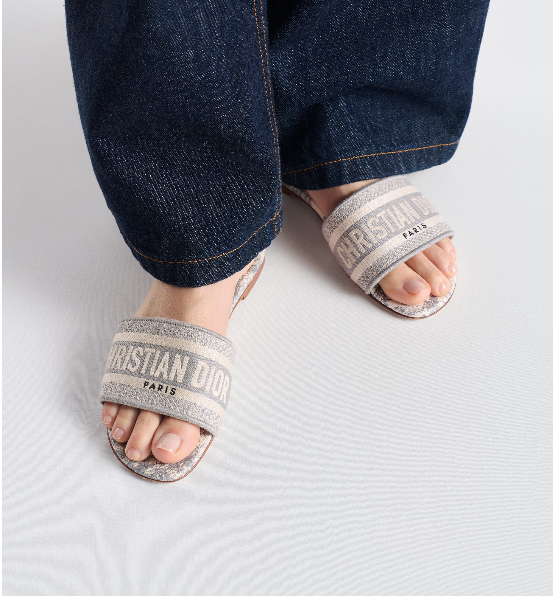 aria_look Dway Slide